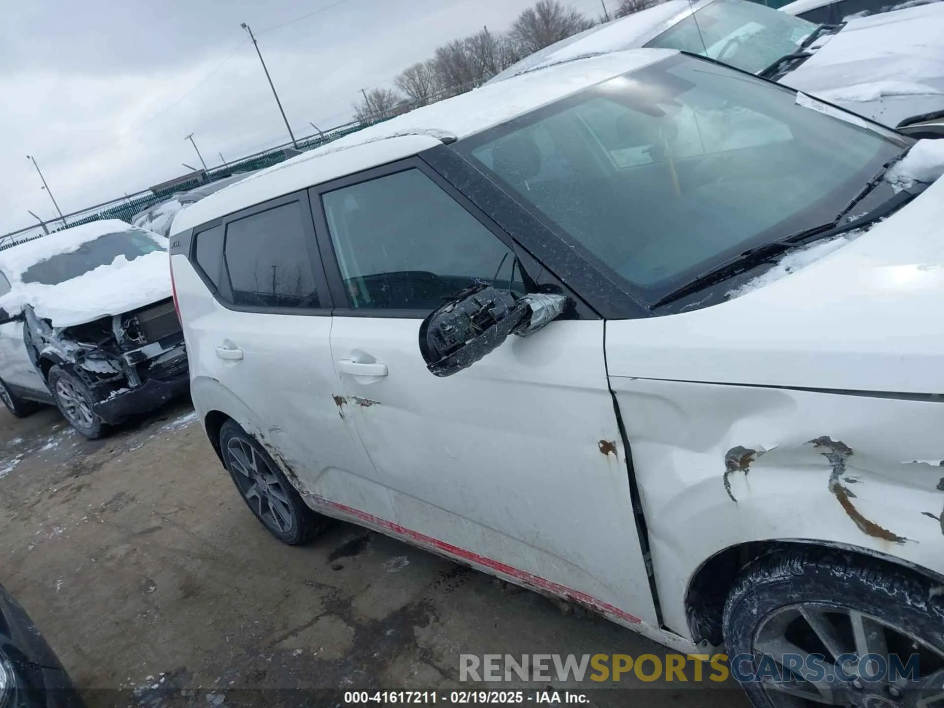 13 Photograph of a damaged car KNDJ63AUXL7008687 KIA SOUL 2020