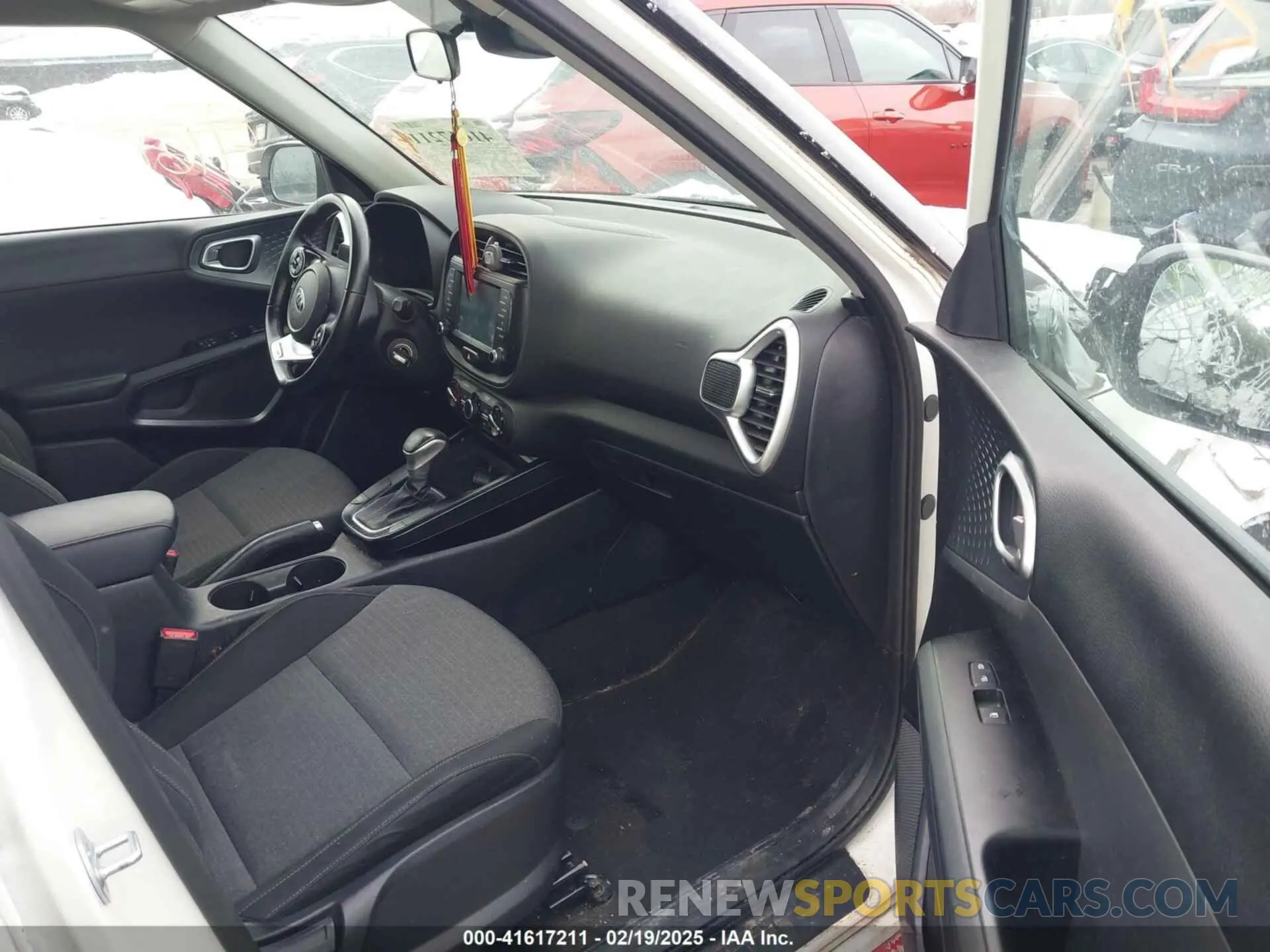 5 Photograph of a damaged car KNDJ63AUXL7008687 KIA SOUL 2020