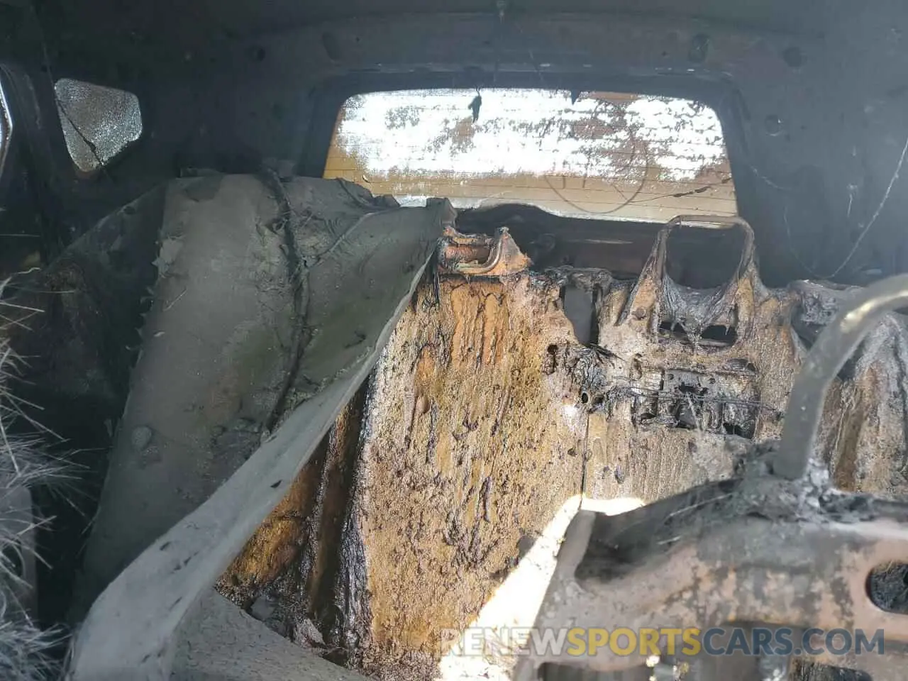 10 Photograph of a damaged car KNDJ22AU2M7127695 KIA SOUL 2021
