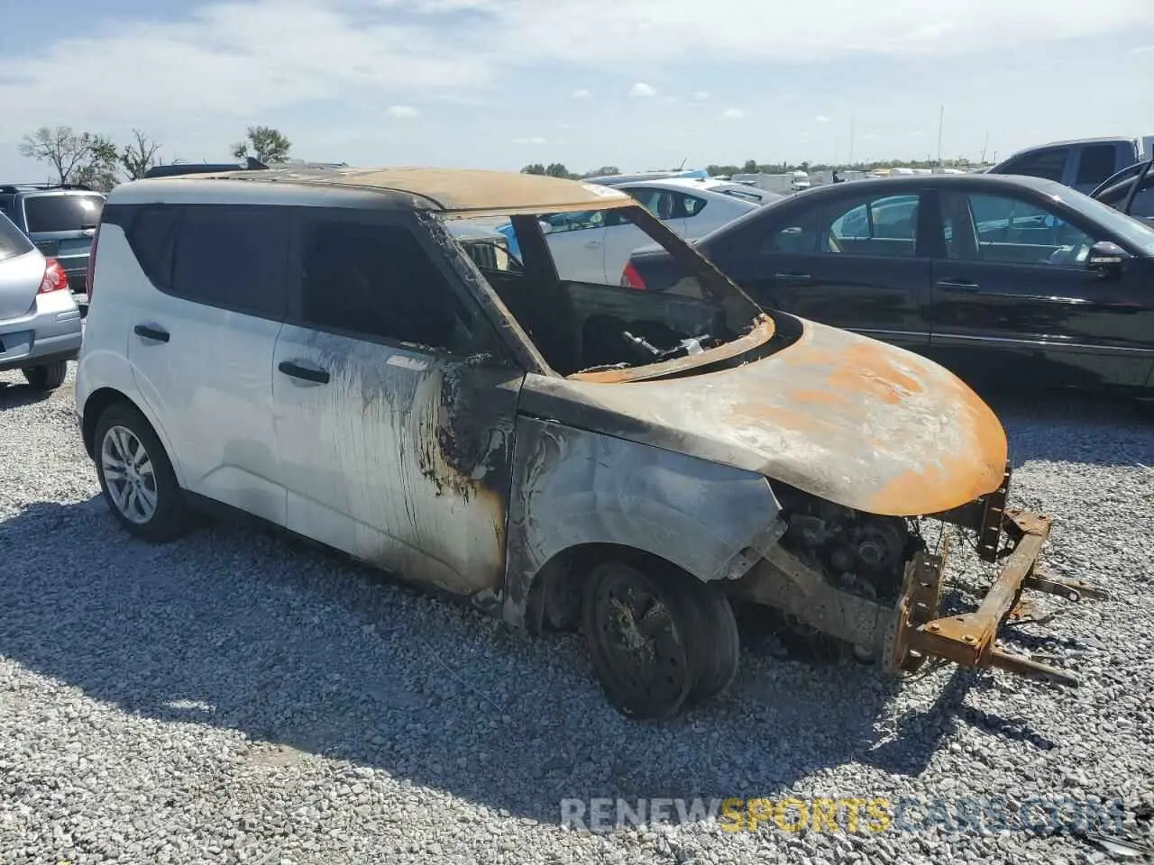 4 Photograph of a damaged car KNDJ22AU2M7127695 KIA SOUL 2021