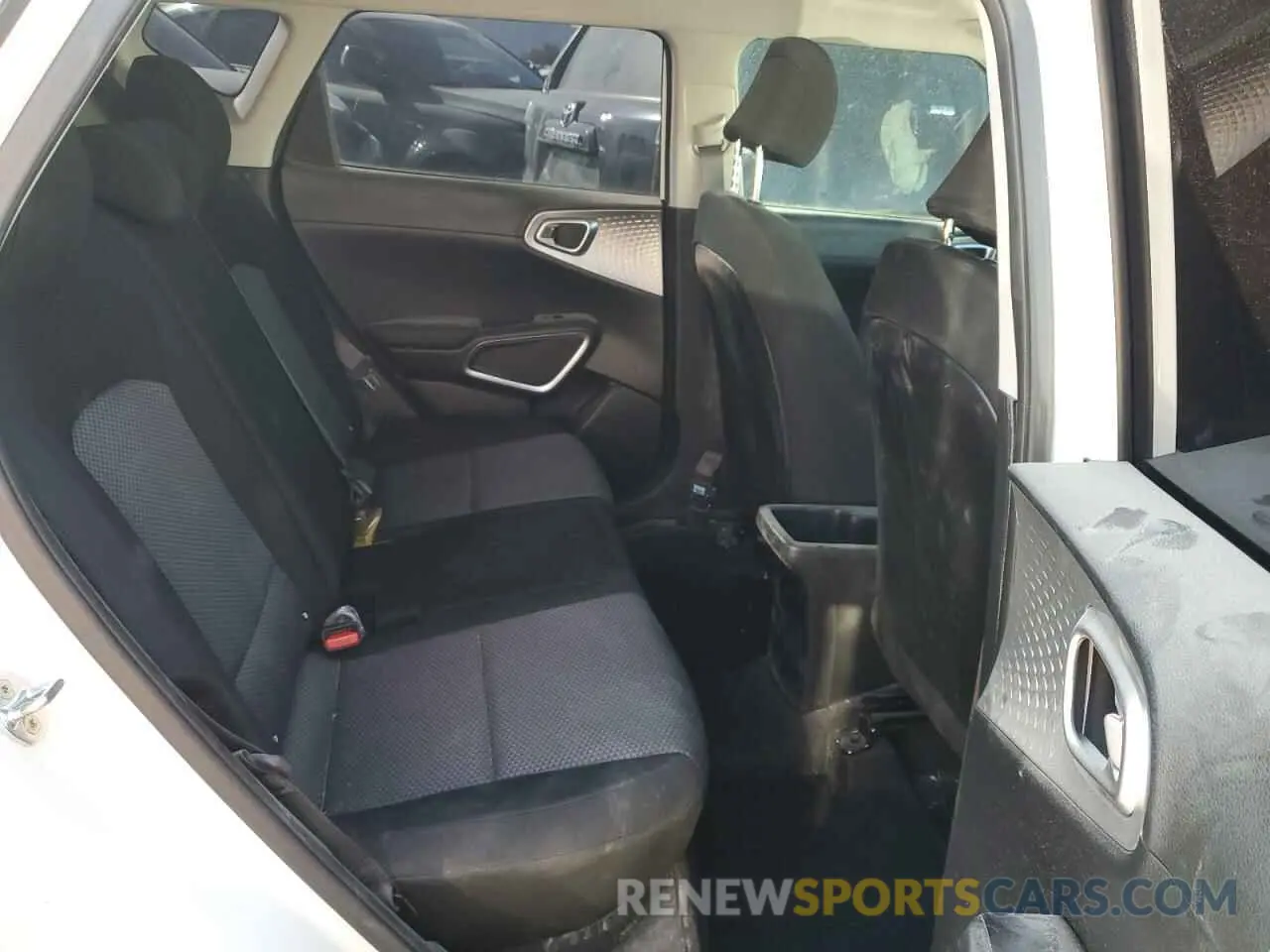 10 Photograph of a damaged car KNDJ22AU4M7785065 KIA SOUL 2021