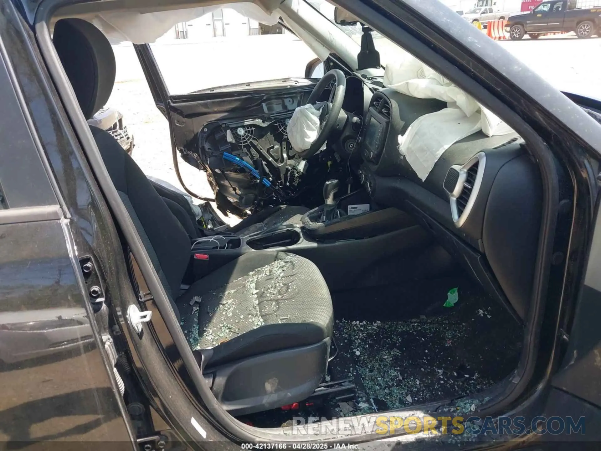 5 Photograph of a damaged car KNDJ22AU9M7757617 KIA SOUL 2021