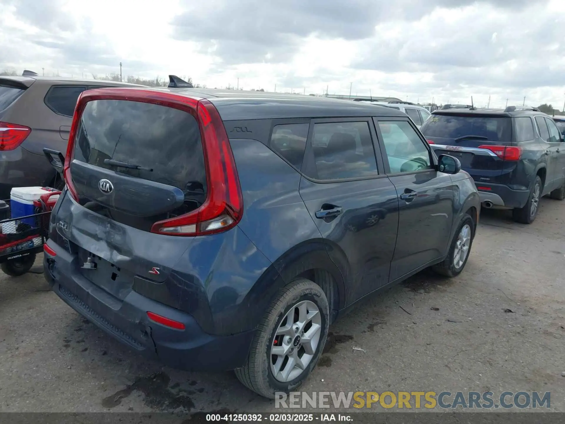 4 Photograph of a damaged car KNDJ23AU0M7746236 KIA SOUL 2021