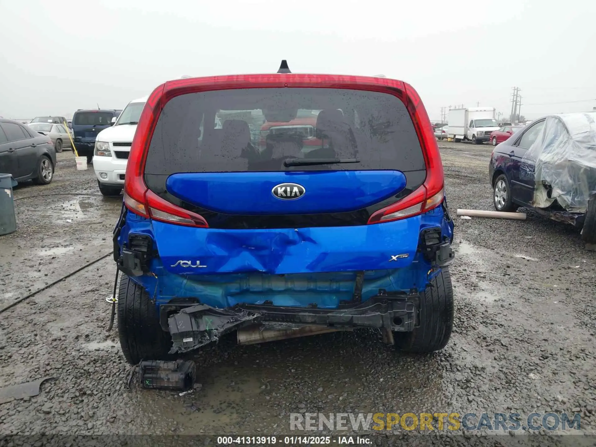 17 Photograph of a damaged car KNDJ23AU1M7133364 KIA SOUL 2021