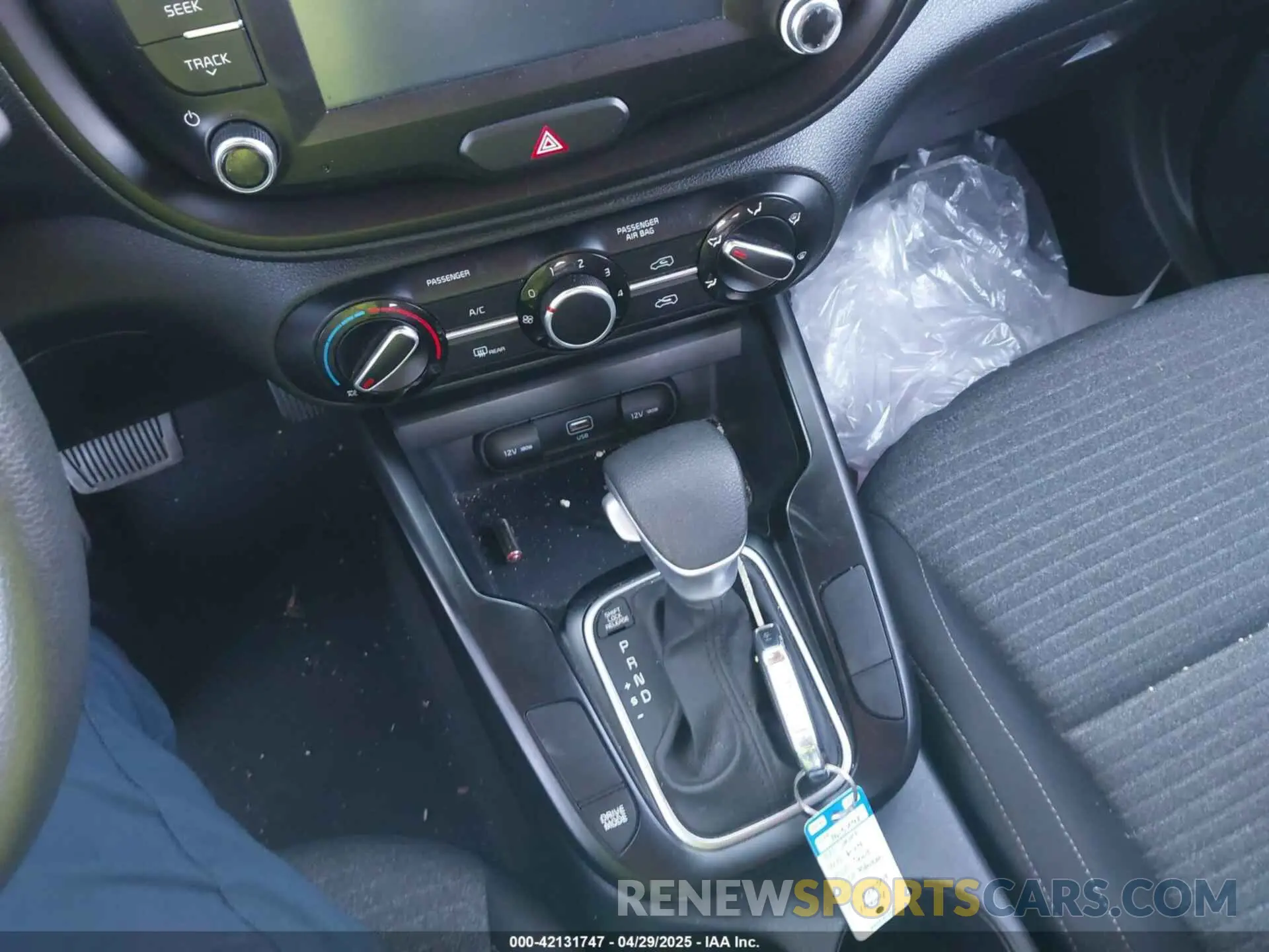 11 Photograph of a damaged car KNDJ23AU1M7758301 KIA SOUL 2021