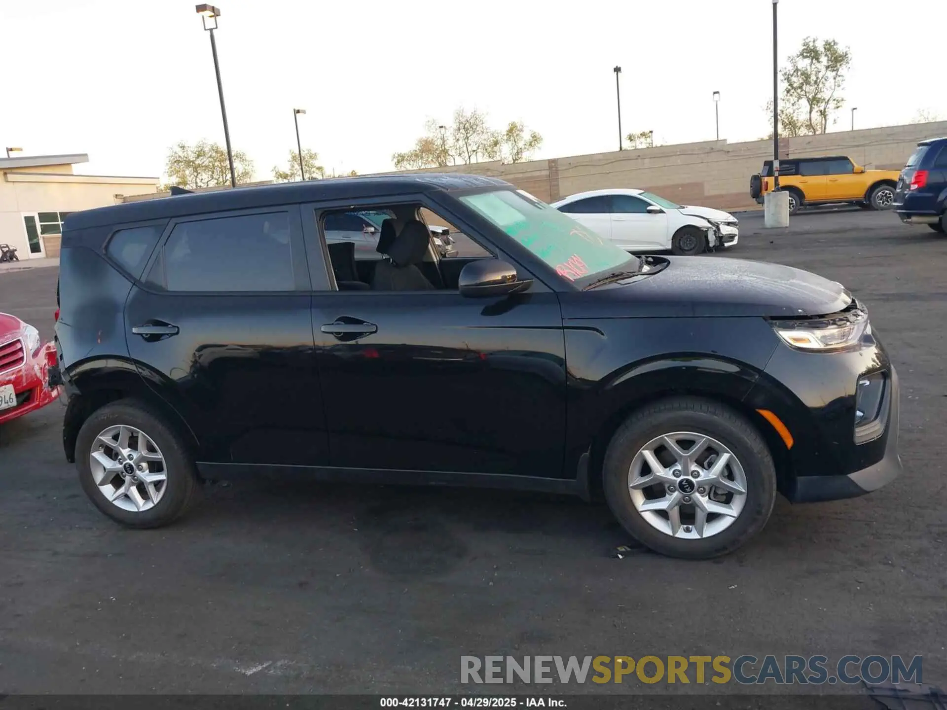 14 Photograph of a damaged car KNDJ23AU1M7758301 KIA SOUL 2021