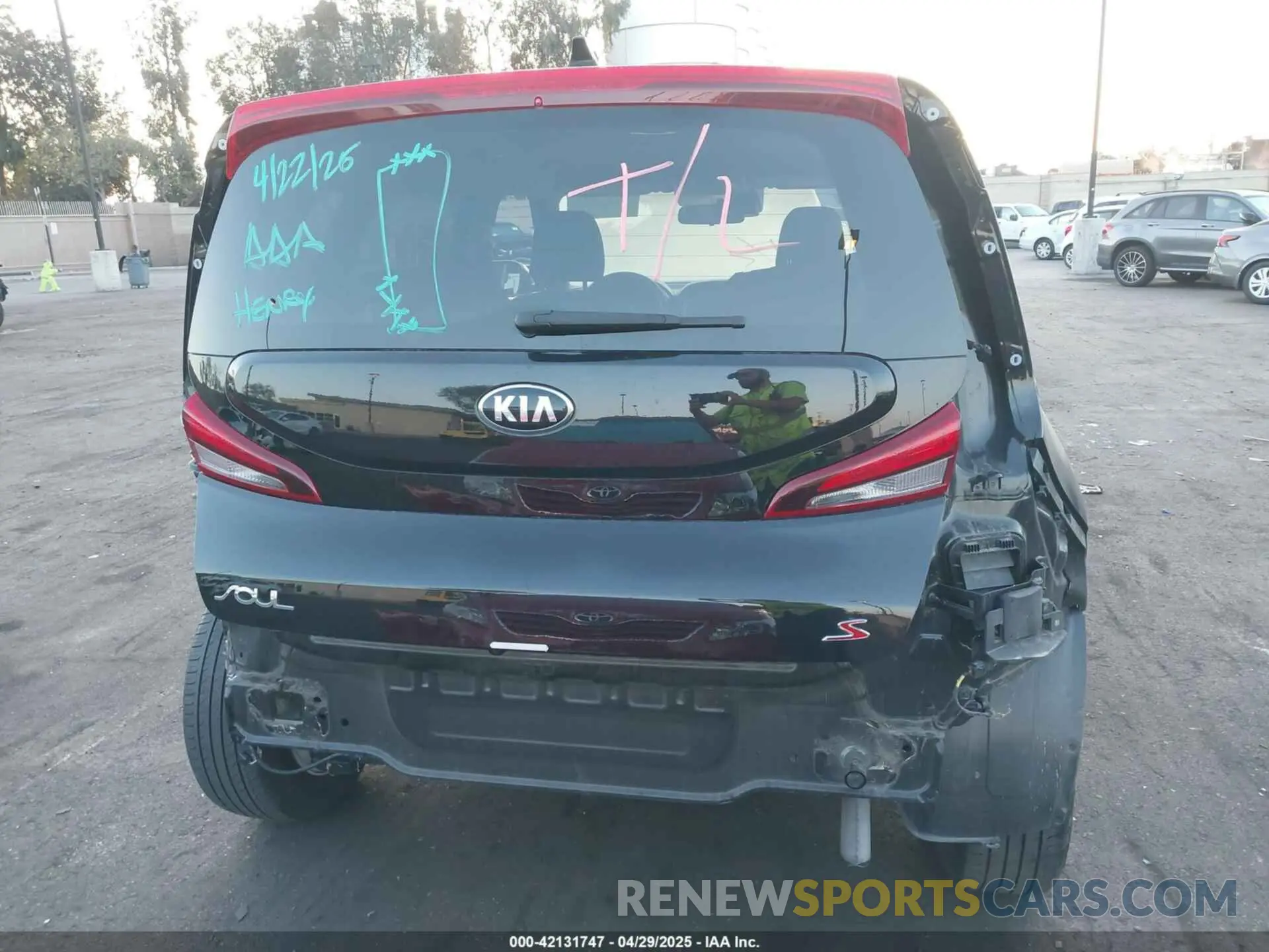 17 Photograph of a damaged car KNDJ23AU1M7758301 KIA SOUL 2021