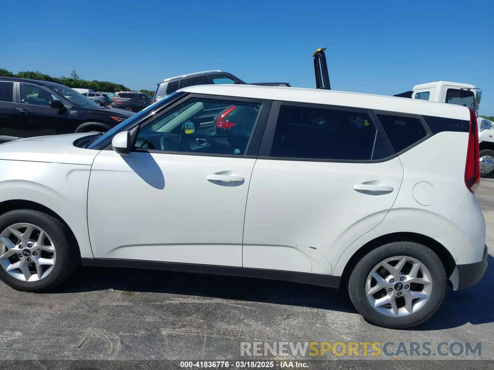 14 Photograph of a damaged car KNDJ23AU1M7769377 KIA SOUL 2021