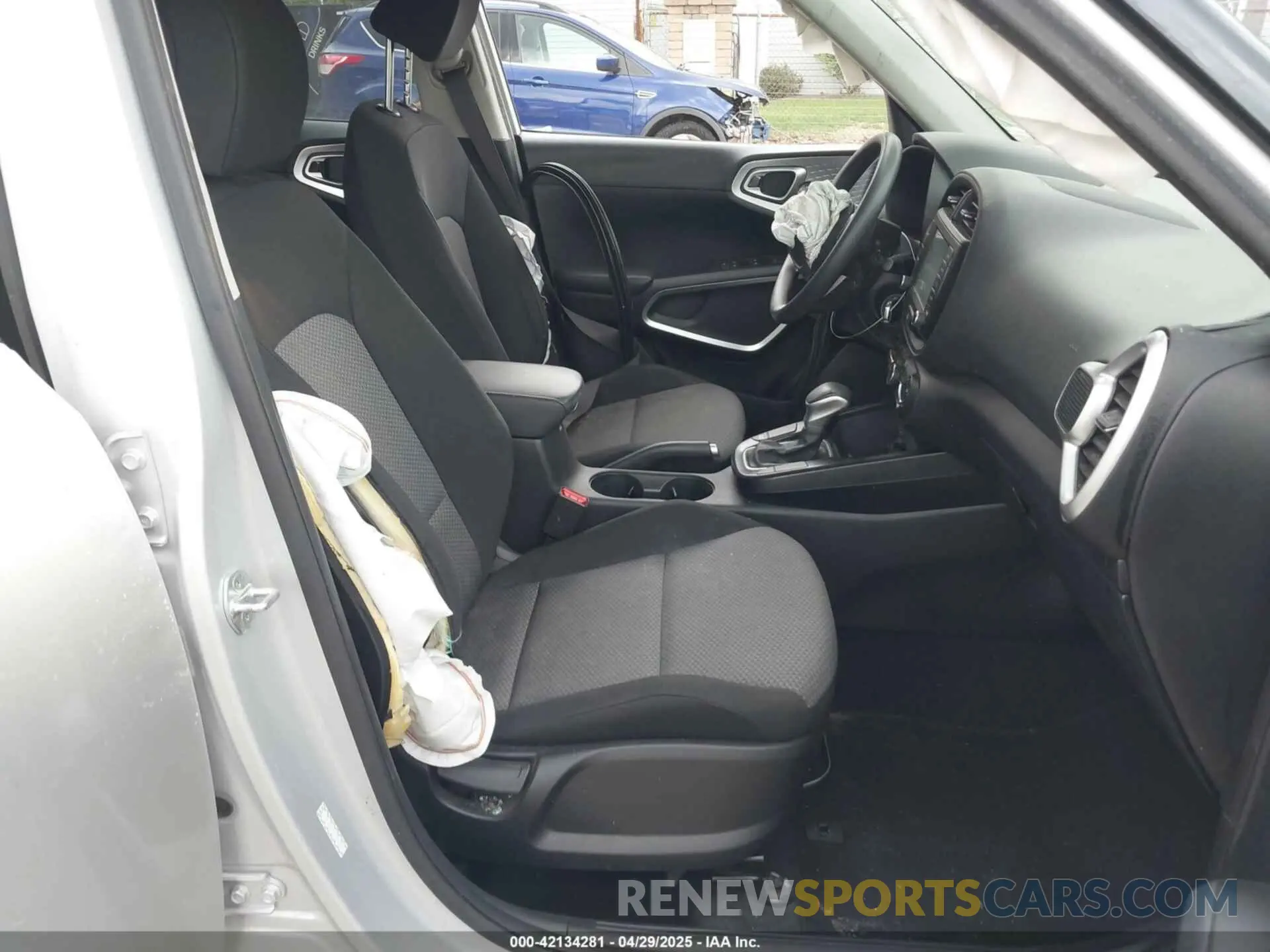 5 Photograph of a damaged car KNDJ23AU1M7782999 KIA SOUL 2021