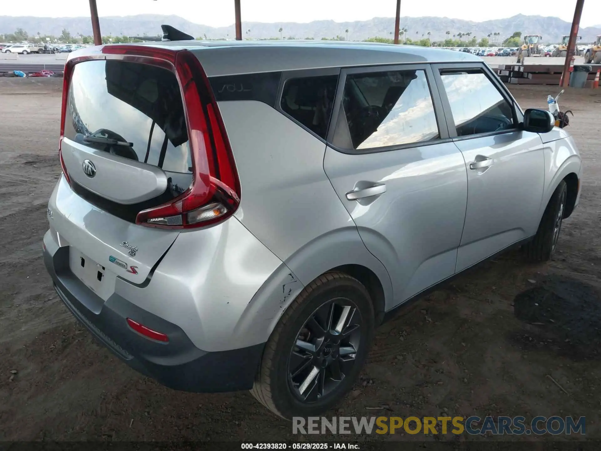 4 Photograph of a damaged car KNDJ23AU1M7795865 KIA SOUL 2021