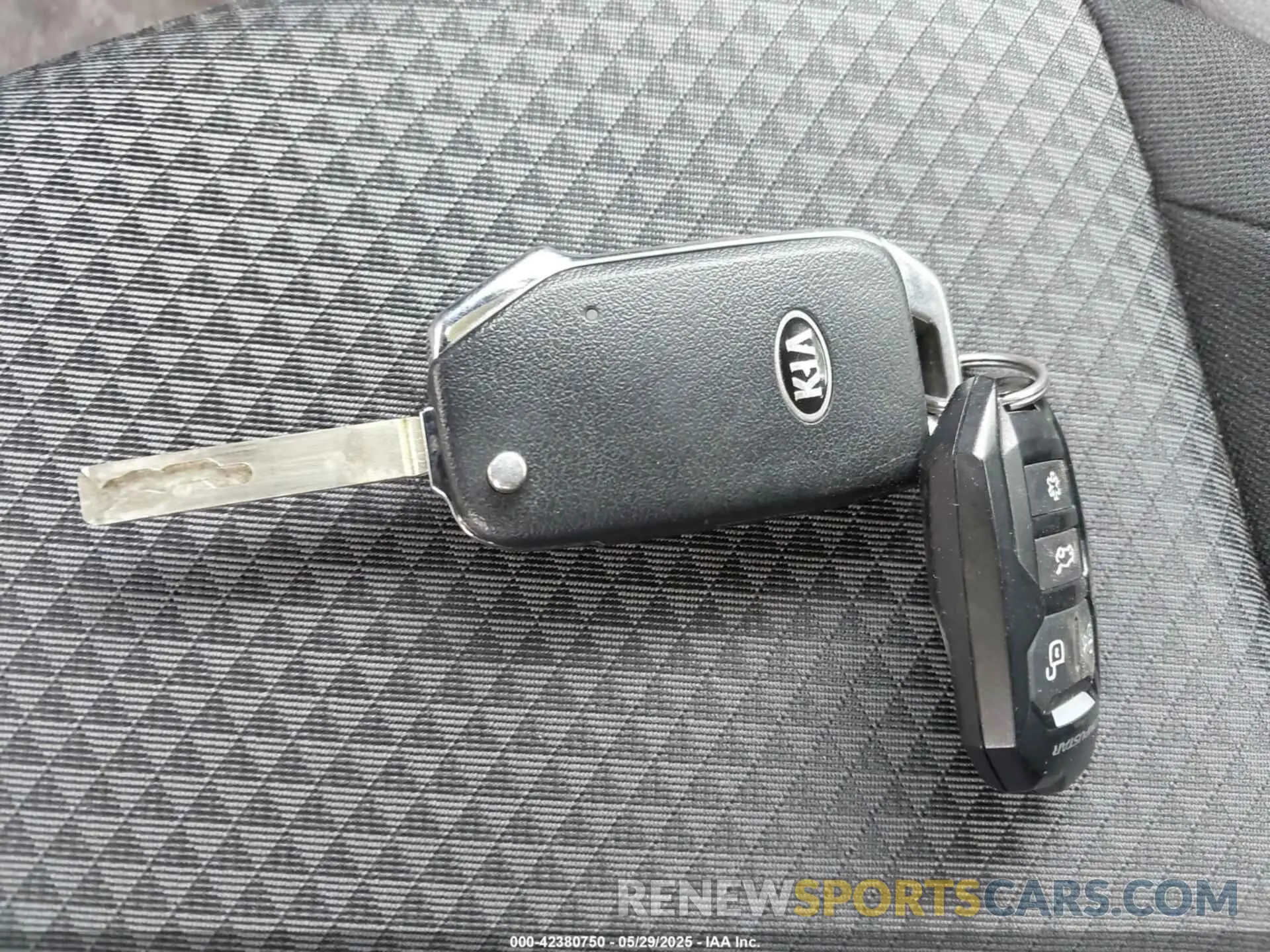11 Photograph of a damaged car KNDJ23AU2M7762762 KIA SOUL 2021