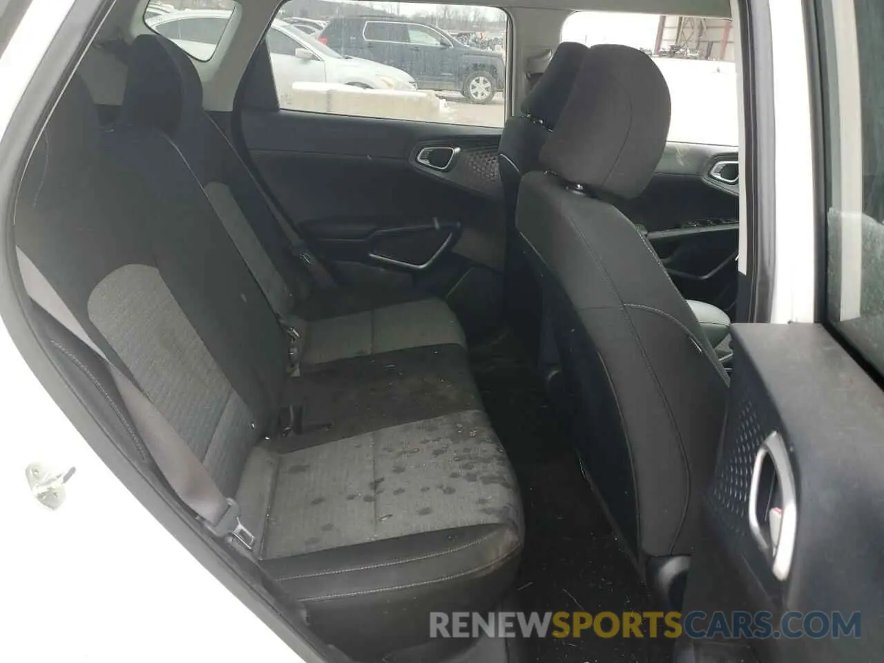 10 Photograph of a damaged car KNDJ23AU3M7146262 KIA SOUL 2021