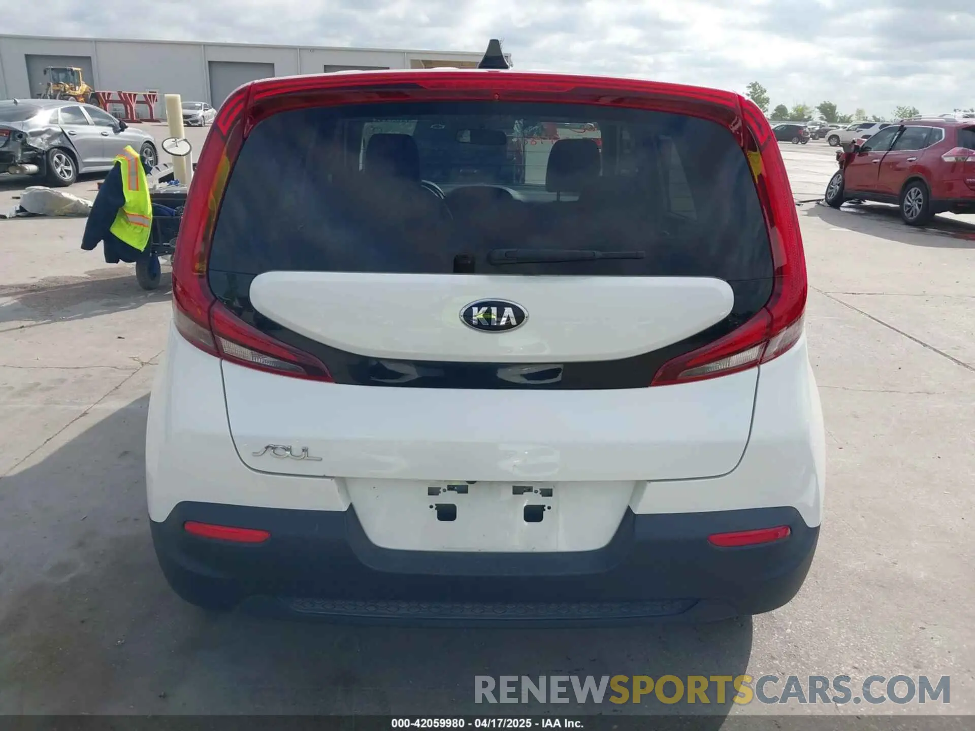 17 Photograph of a damaged car KNDJ23AU3M7147301 KIA SOUL 2021