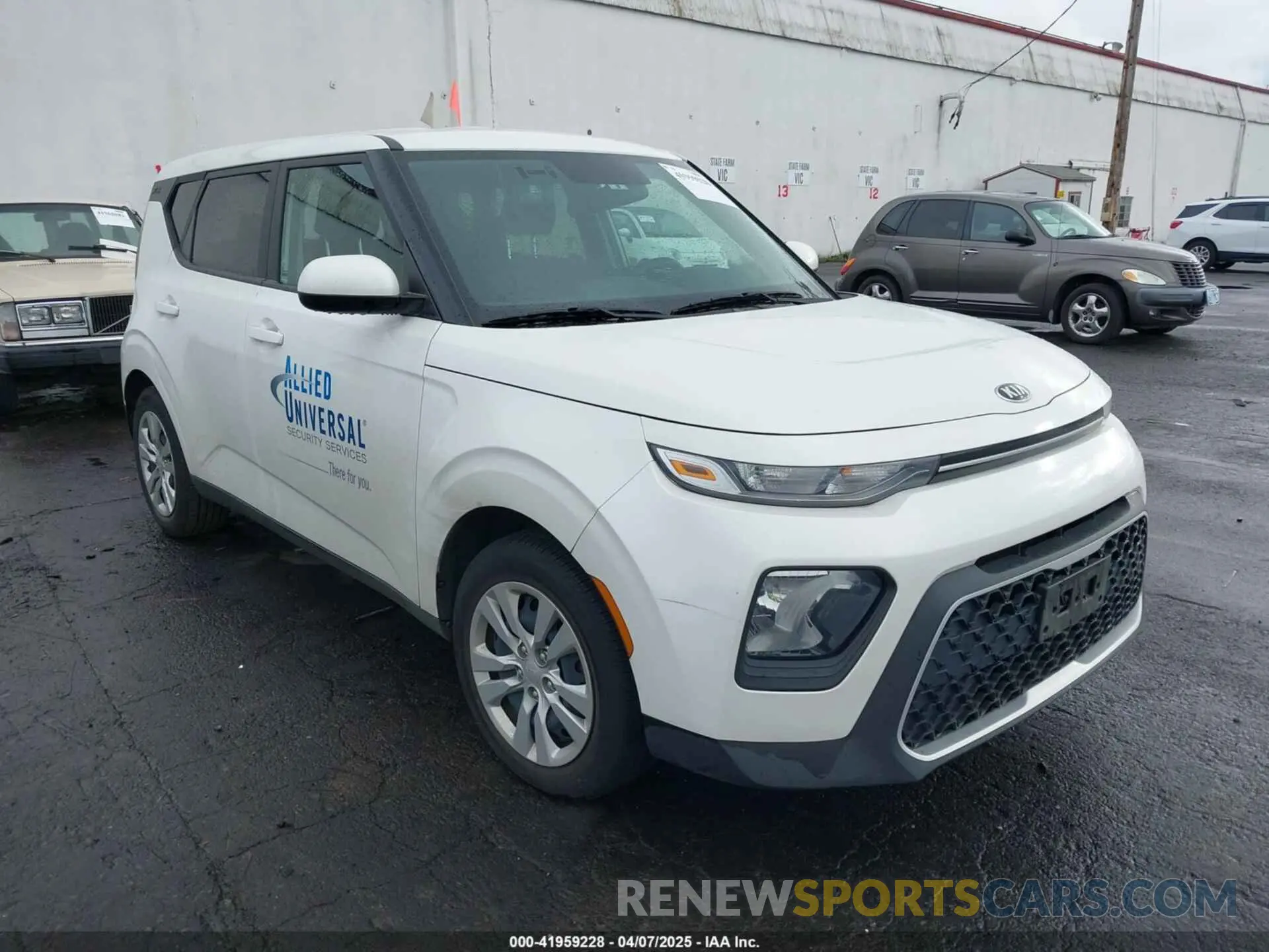1 Photograph of a damaged car KNDJ23AU4M7143693 KIA SOUL 2021