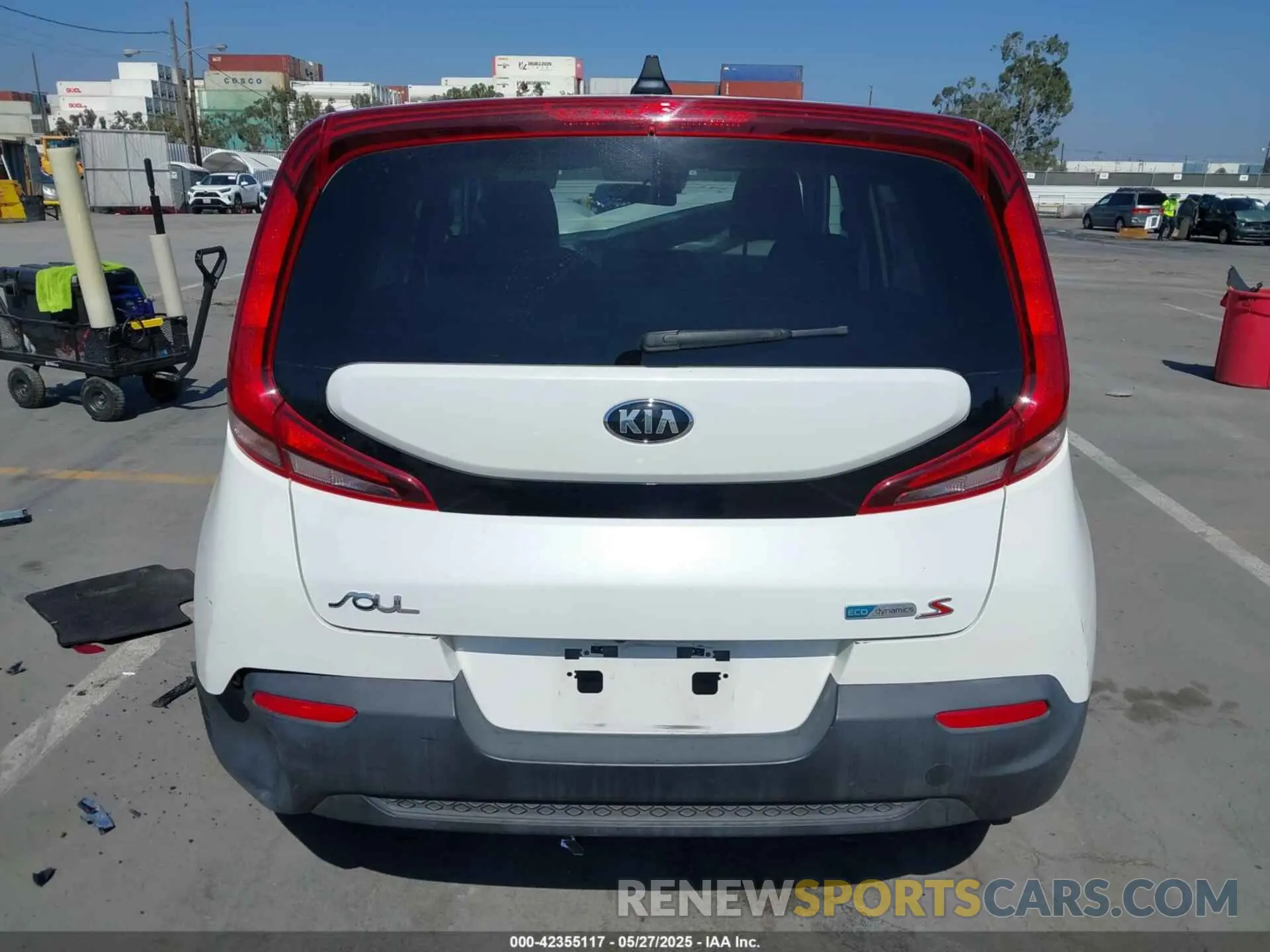 17 Photograph of a damaged car KNDJ23AU4M7146674 KIA SOUL 2021