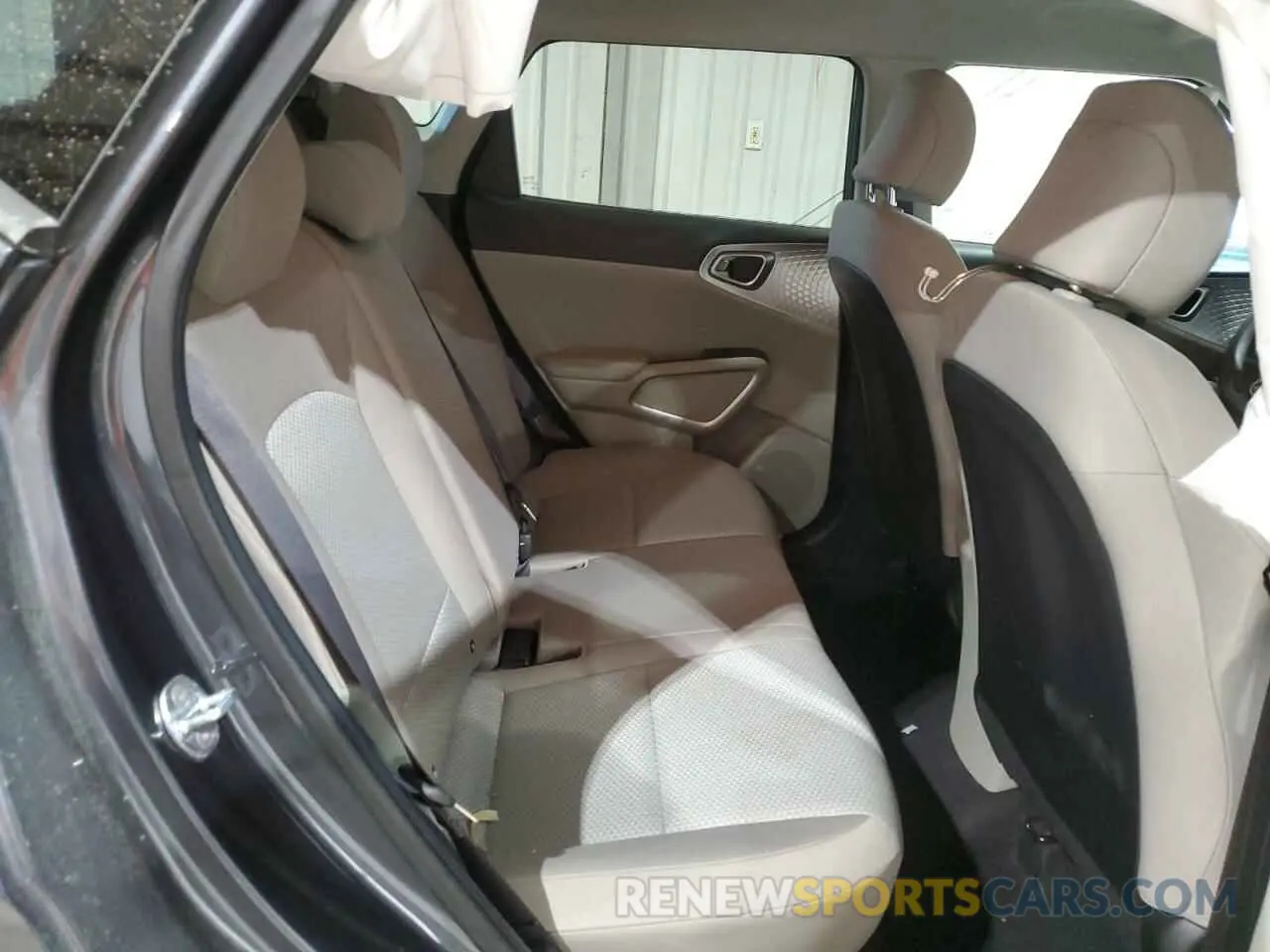 11 Photograph of a damaged car KNDJ23AU4M7780101 KIA SOUL 2021