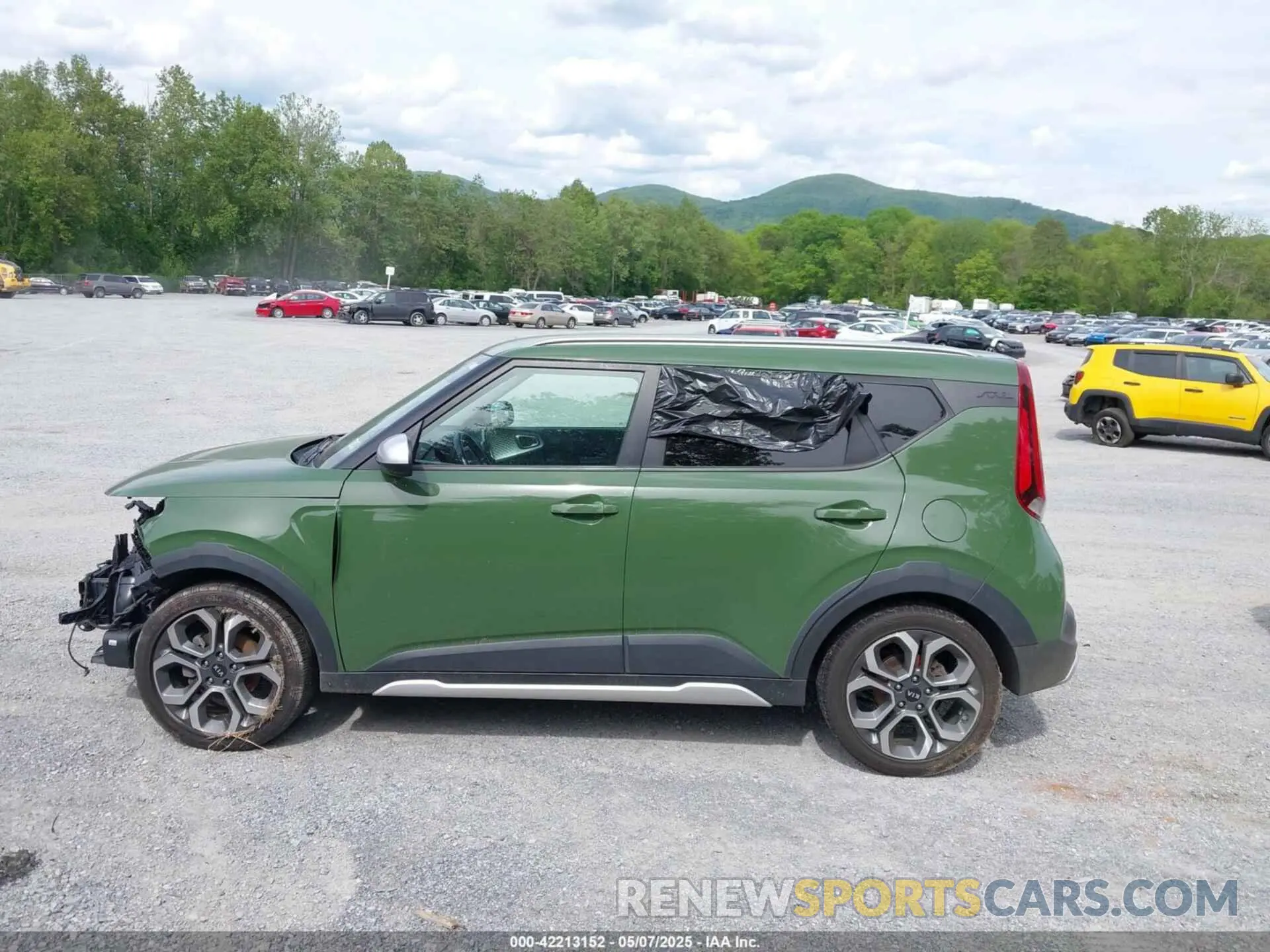 14 Photograph of a damaged car KNDJ23AU5M7128717 KIA SOUL 2021
