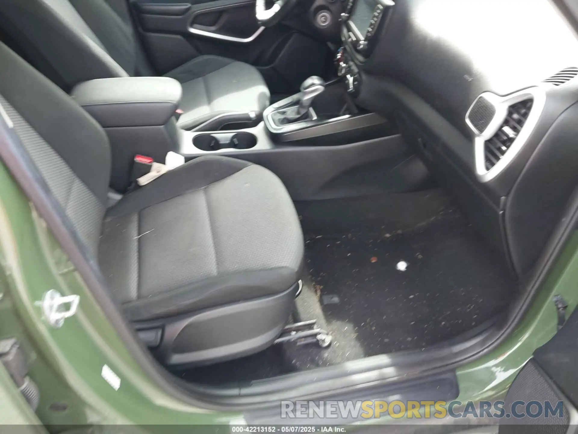 5 Photograph of a damaged car KNDJ23AU5M7128717 KIA SOUL 2021