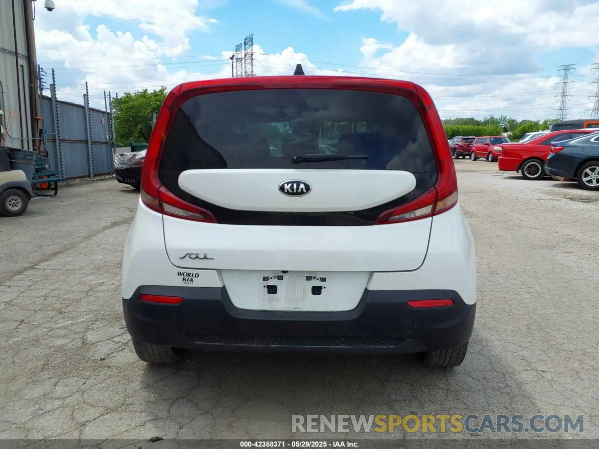 17 Photograph of a damaged car KNDJ23AU5M7147154 KIA SOUL 2021