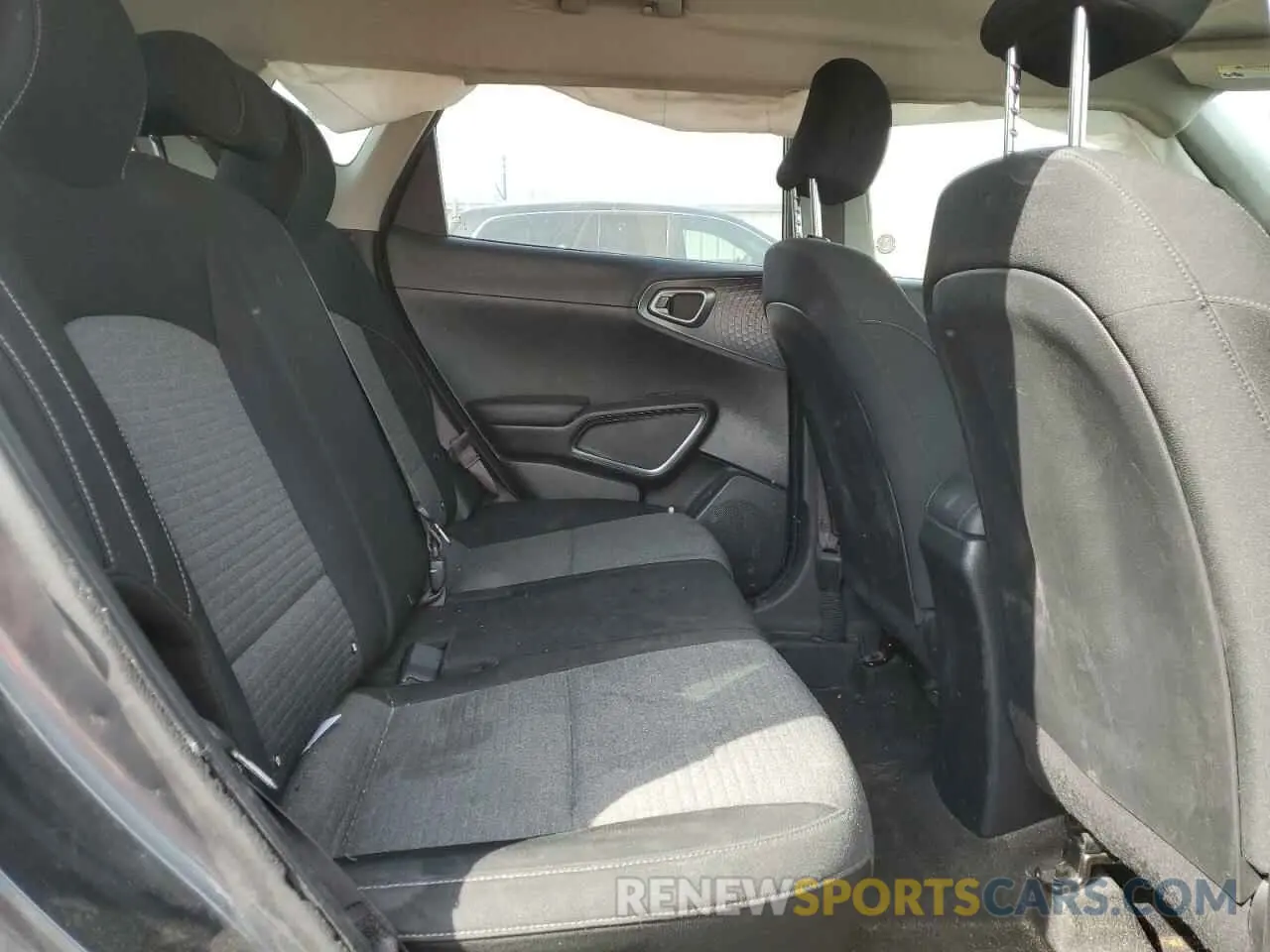 11 Photograph of a damaged car KNDJ23AU5M7777014 KIA SOUL 2021