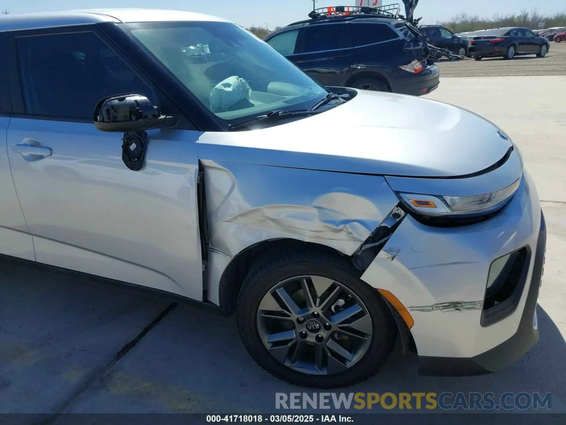 17 Photograph of a damaged car KNDJ23AU5M7795528 KIA SOUL 2021