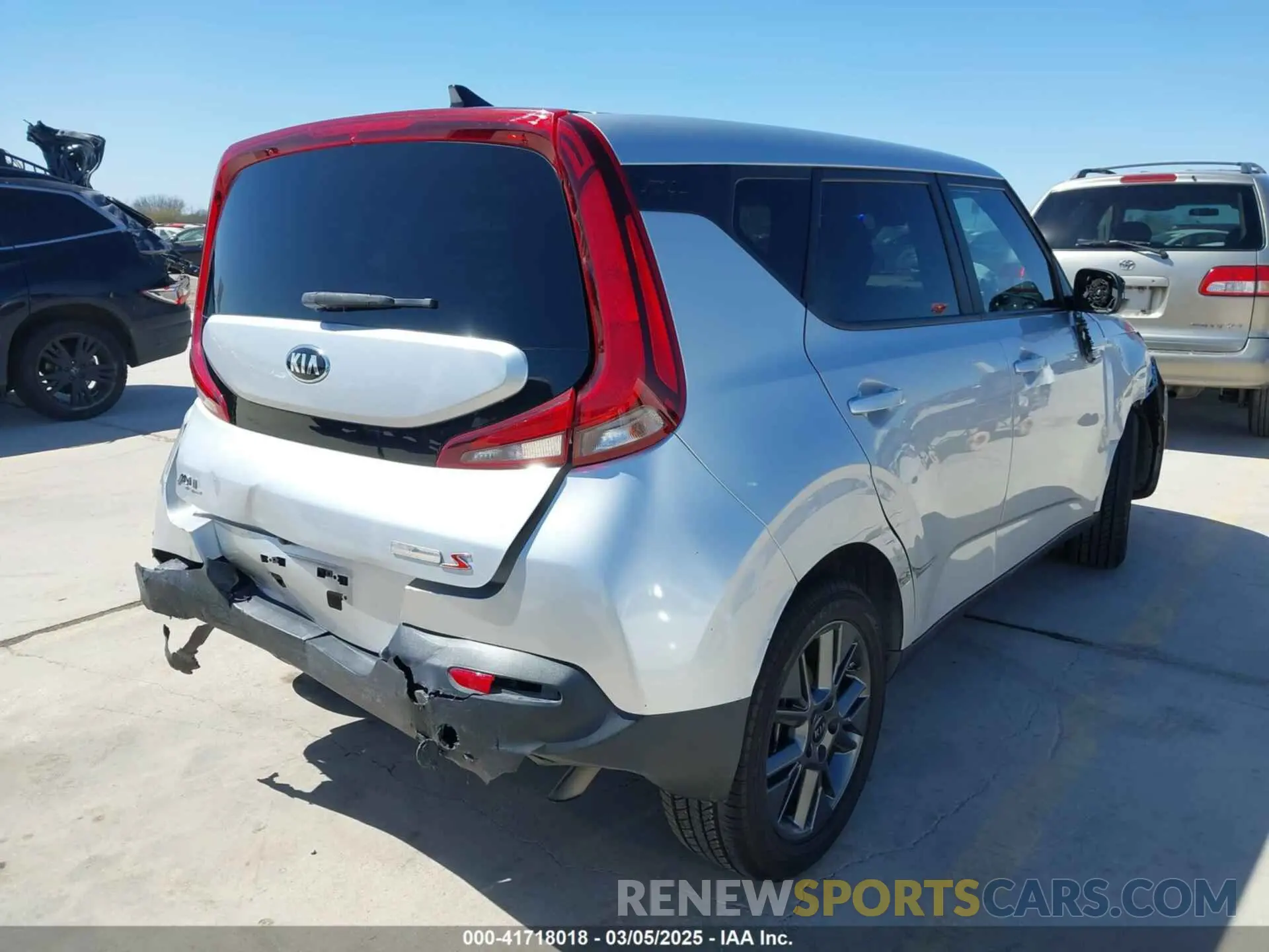 4 Photograph of a damaged car KNDJ23AU5M7795528 KIA SOUL 2021