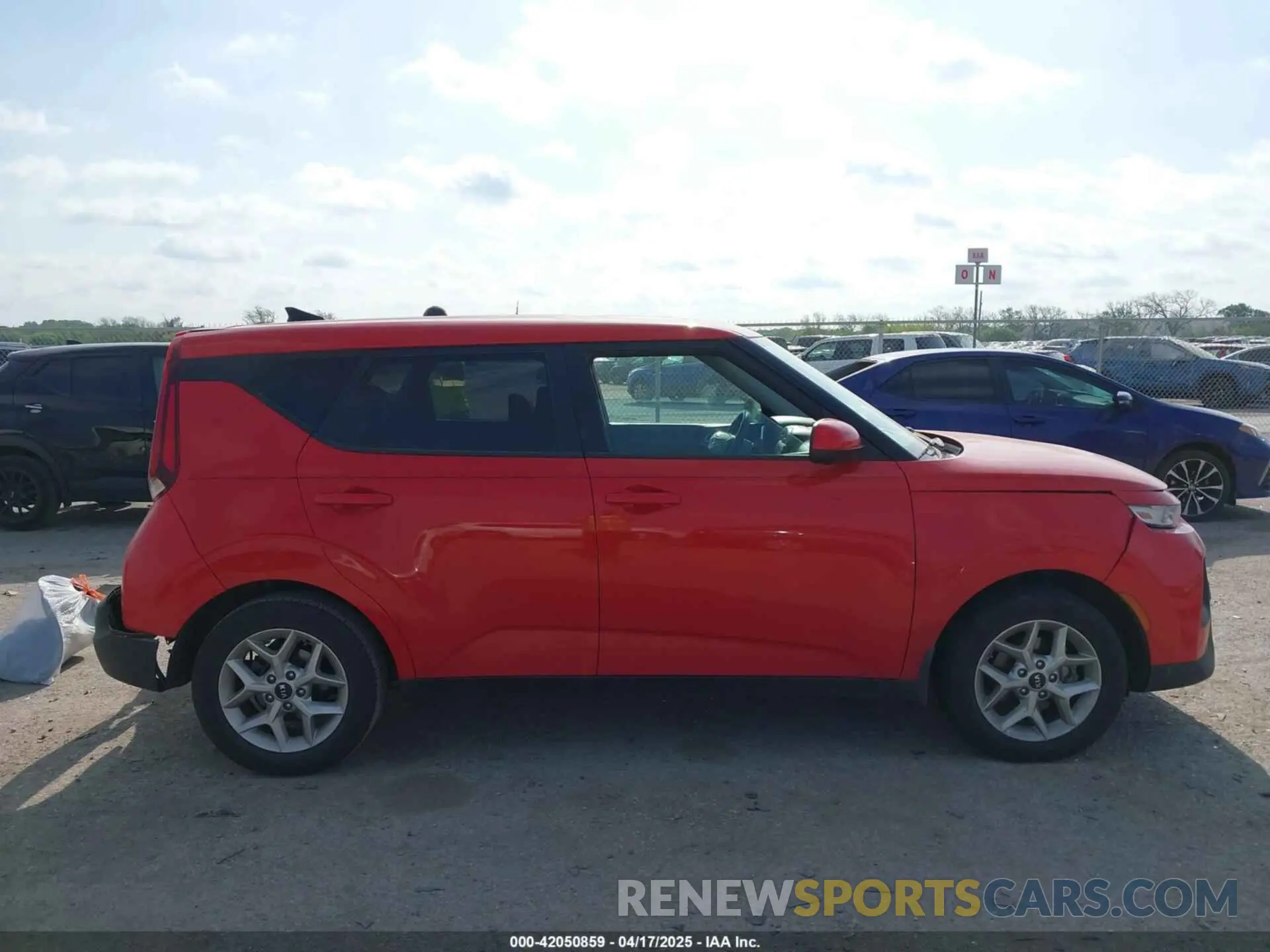13 Photograph of a damaged car KNDJ23AU6M7124255 KIA SOUL 2021