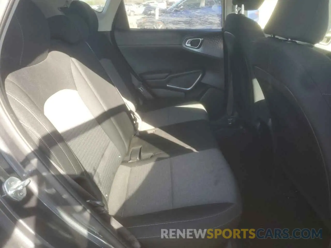 10 Photograph of a damaged car KNDJ23AU6M7786787 KIA SOUL 2021