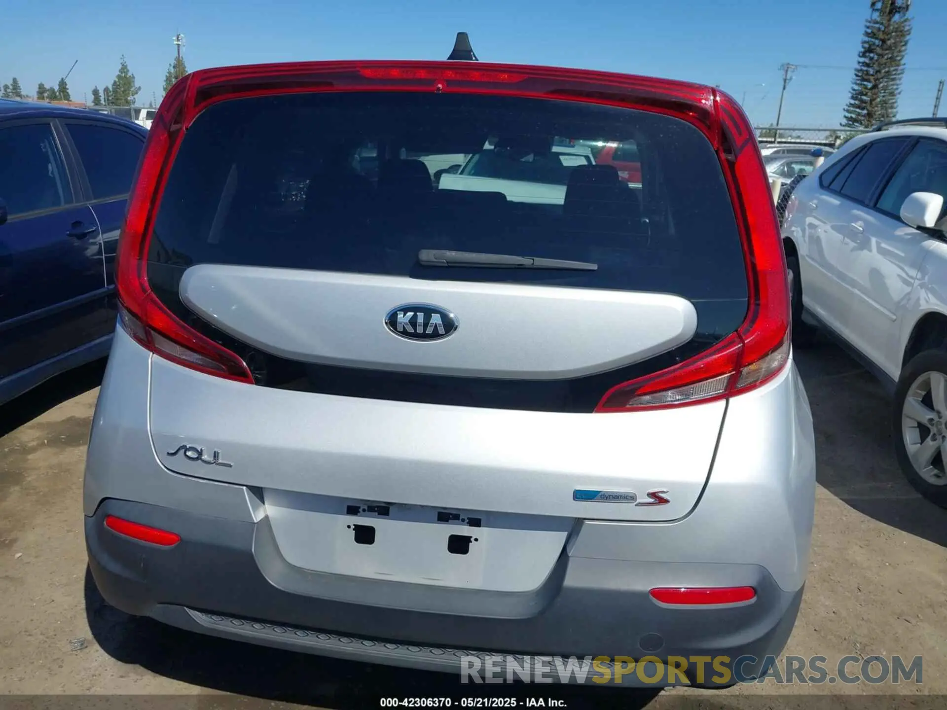 16 Photograph of a damaged car KNDJ23AU6M7793805 KIA SOUL 2021