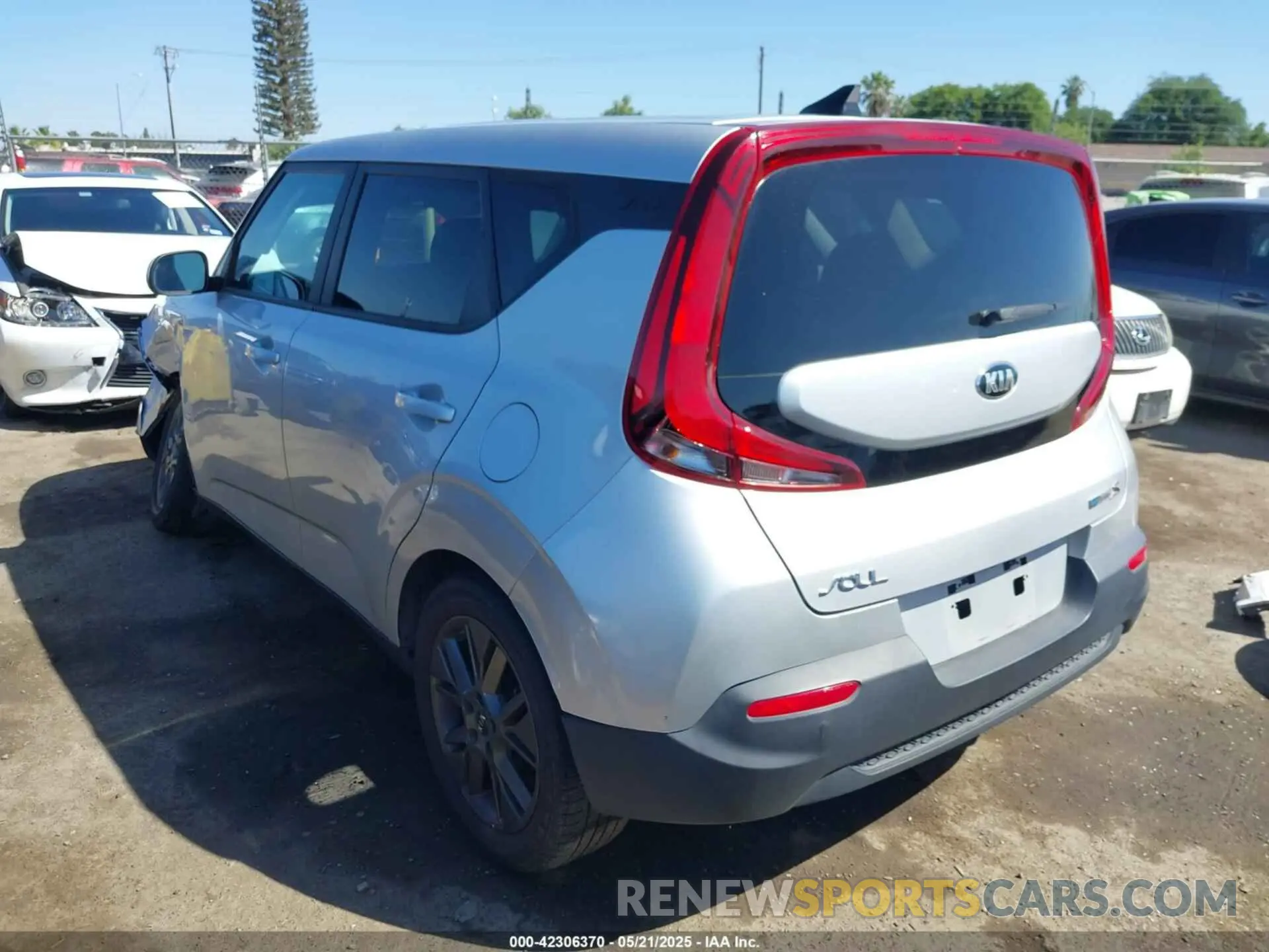 3 Photograph of a damaged car KNDJ23AU6M7793805 KIA SOUL 2021