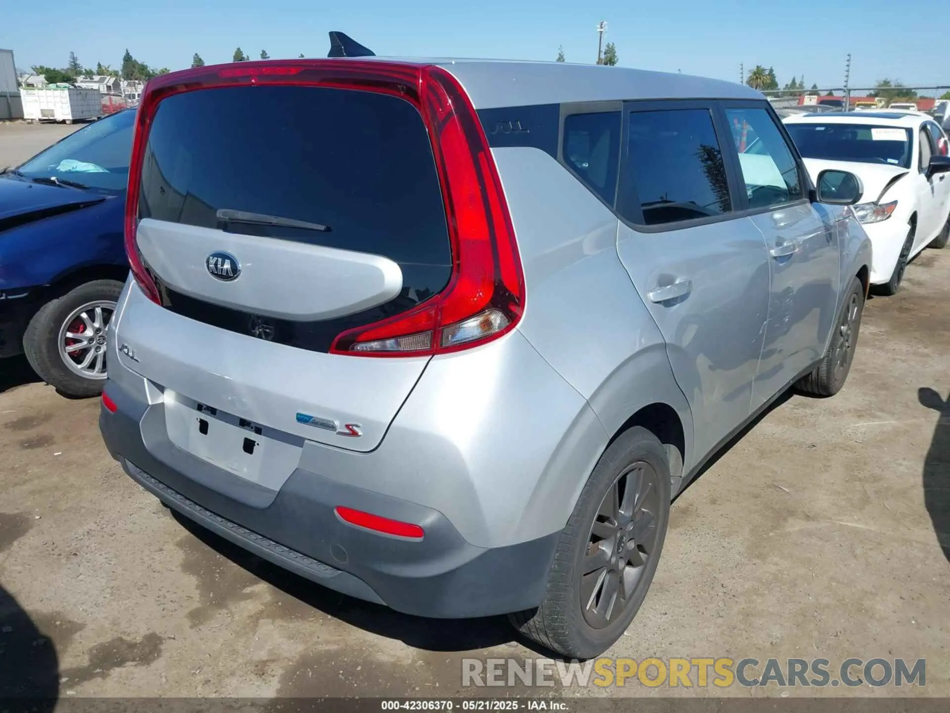 4 Photograph of a damaged car KNDJ23AU6M7793805 KIA SOUL 2021