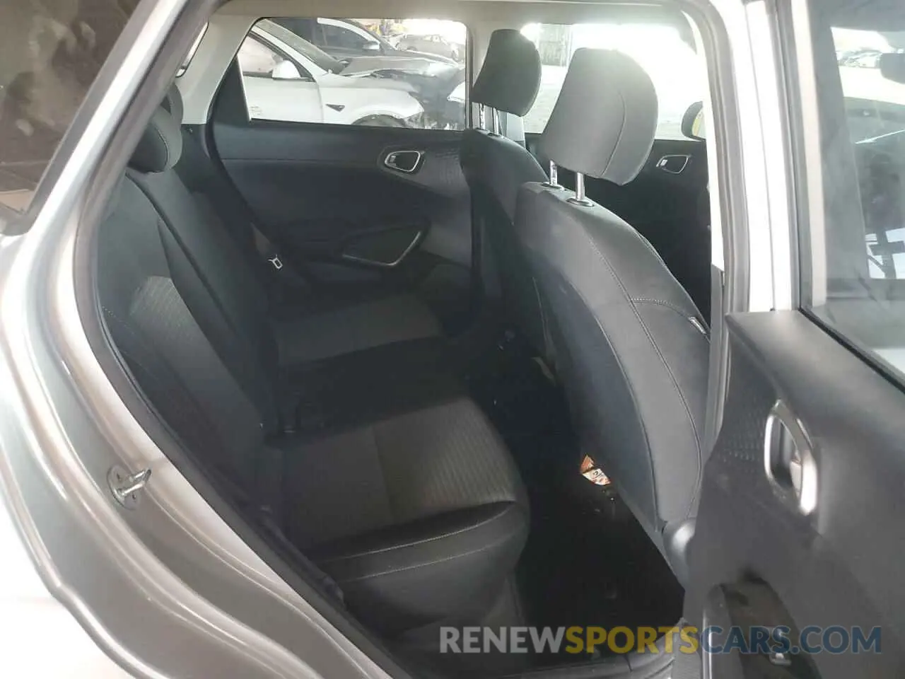 11 Photograph of a damaged car KNDJ23AU6M7795781 KIA SOUL 2021