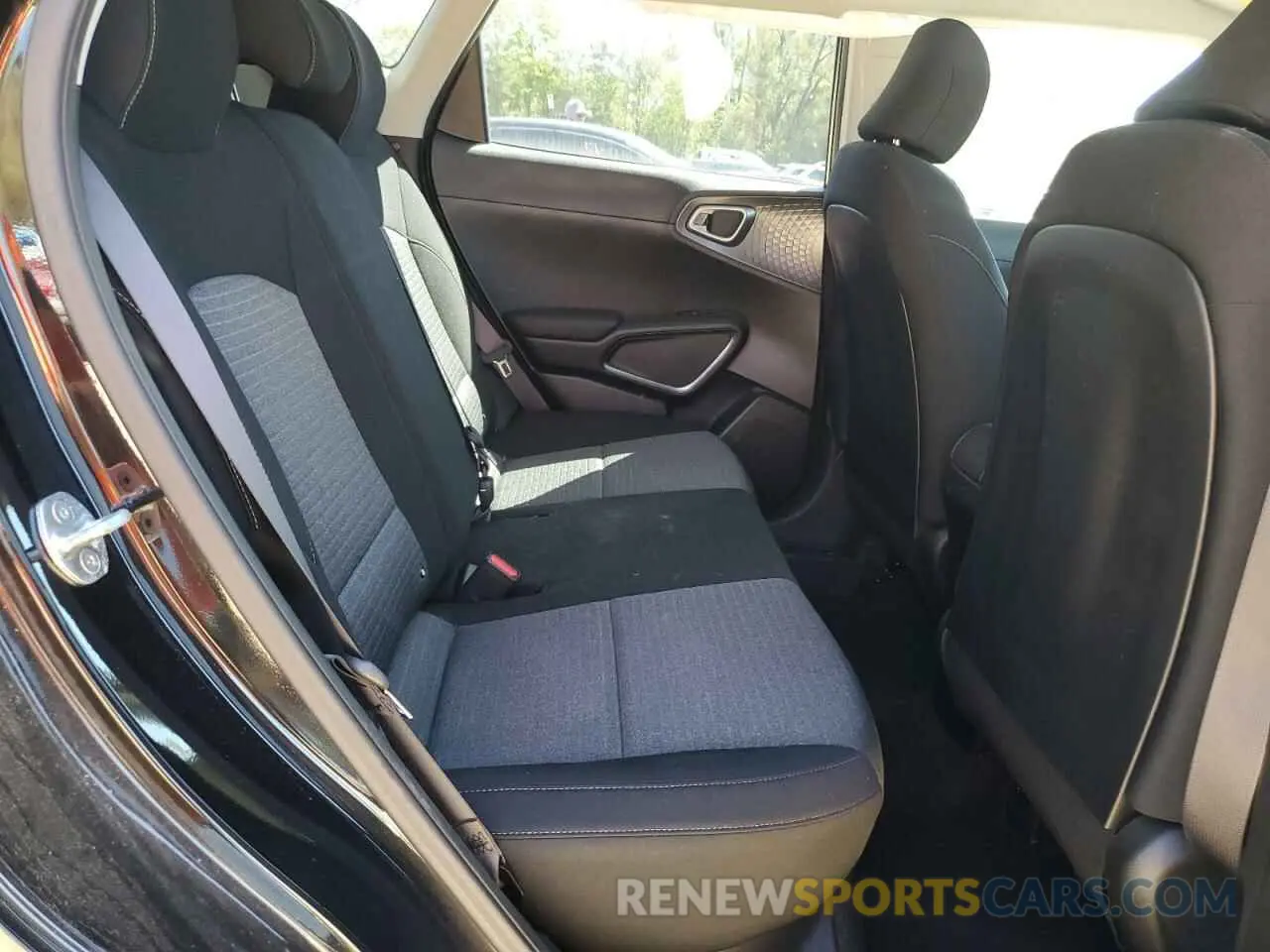 11 Photograph of a damaged car KNDJ23AU7M7144823 KIA SOUL 2021
