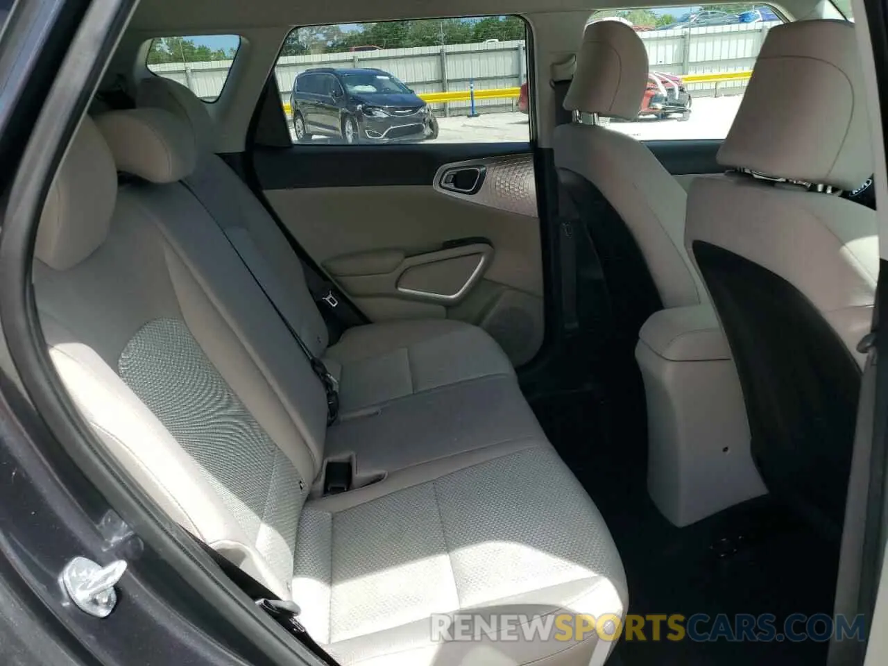 11 Photograph of a damaged car KNDJ23AU7M7765852 KIA SOUL 2021