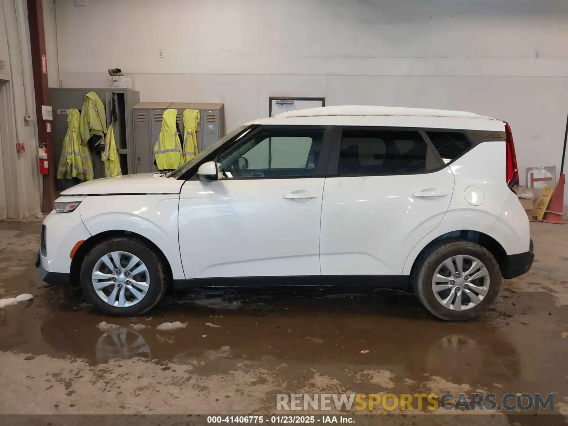 14 Photograph of a damaged car KNDJ23AU8M7144202 KIA SOUL 2021