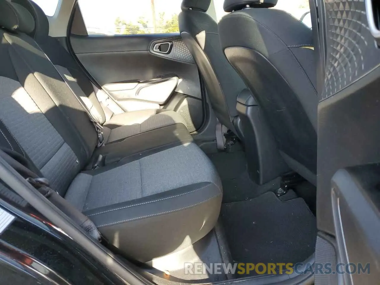 11 Photograph of a damaged car KNDJ23AU8M7147066 KIA SOUL 2021