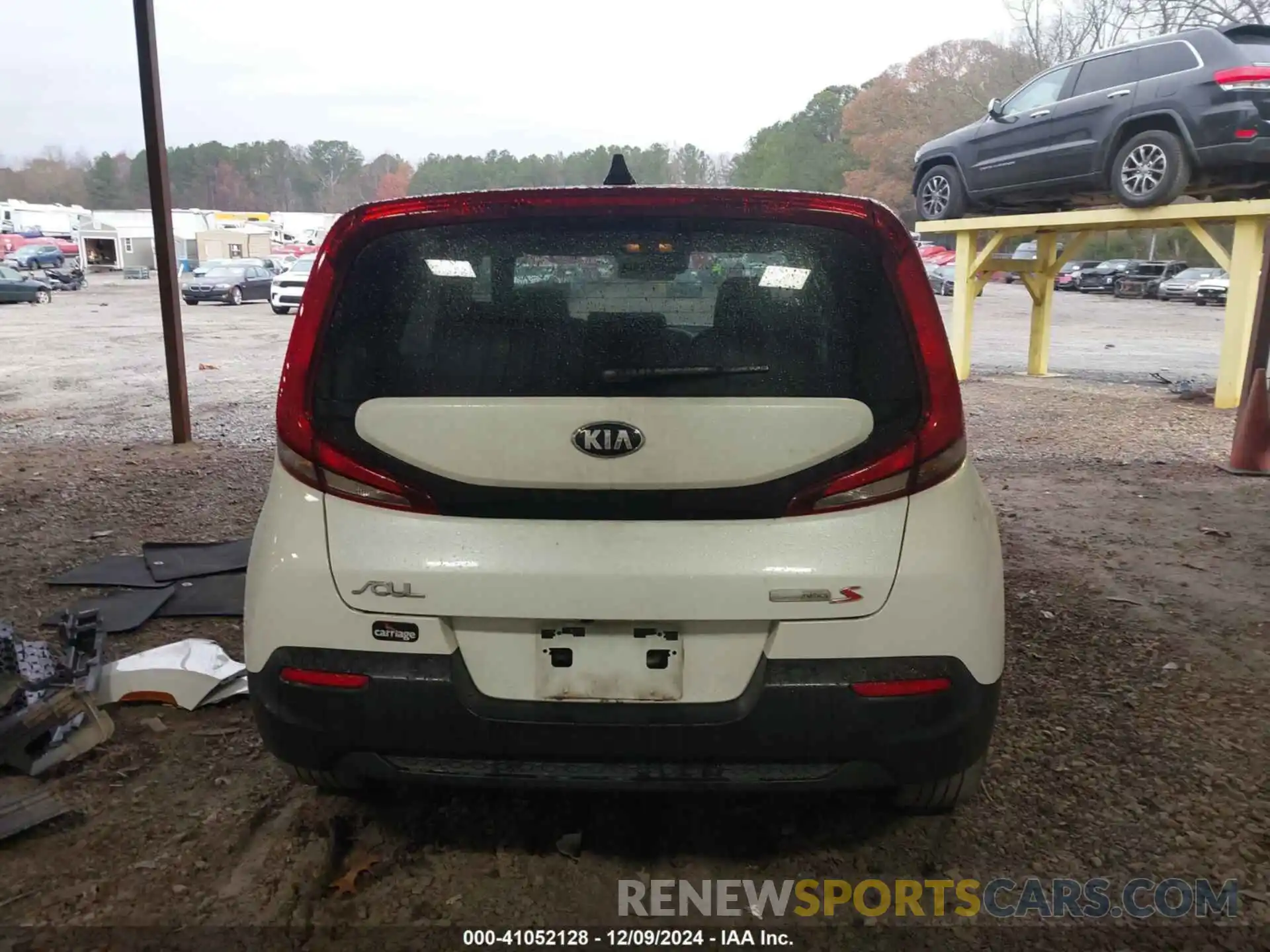 17 Photograph of a damaged car KNDJ23AU8M7149237 KIA SOUL 2021