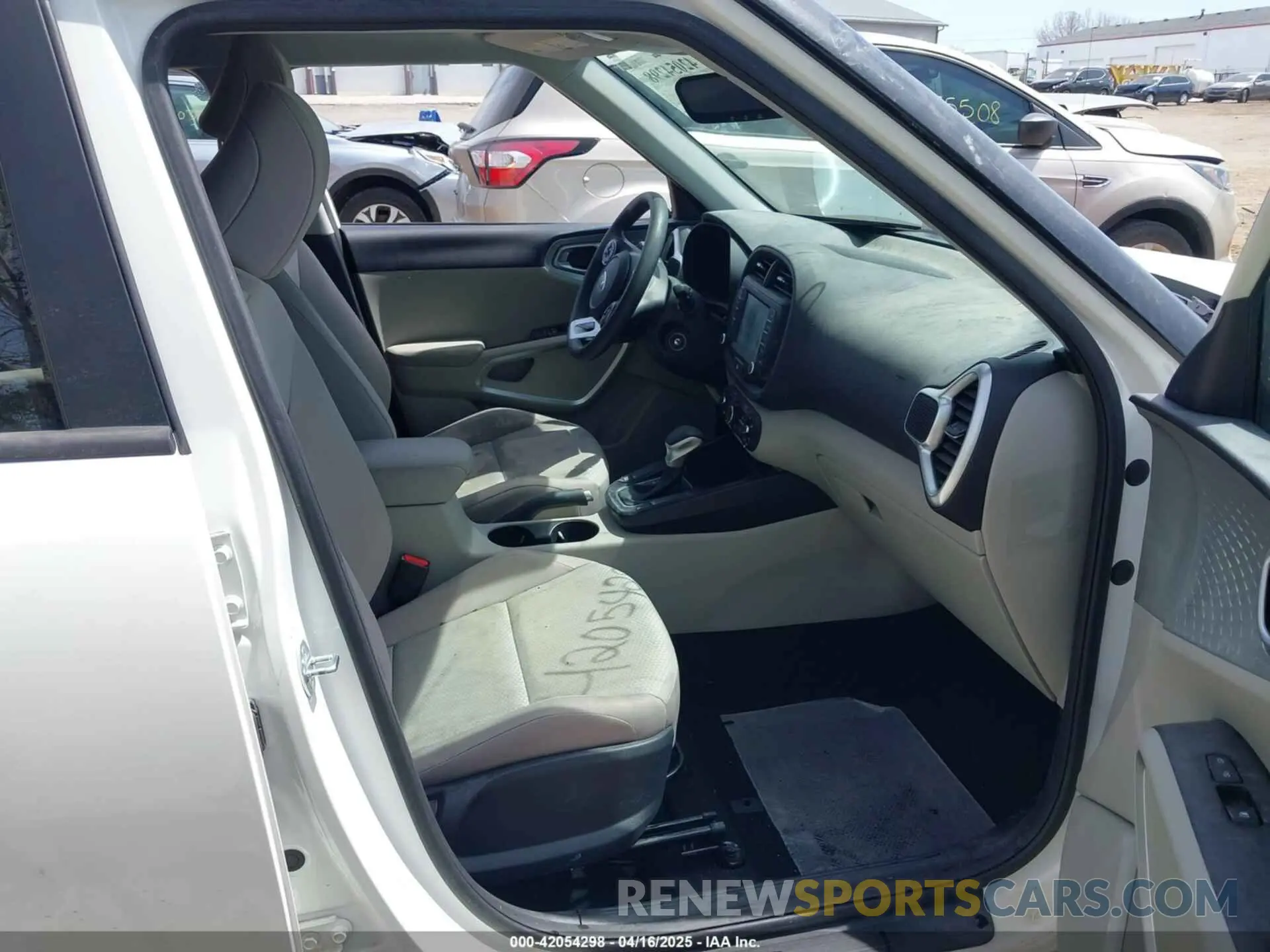5 Photograph of a damaged car KNDJ23AU8M7772518 KIA SOUL 2021