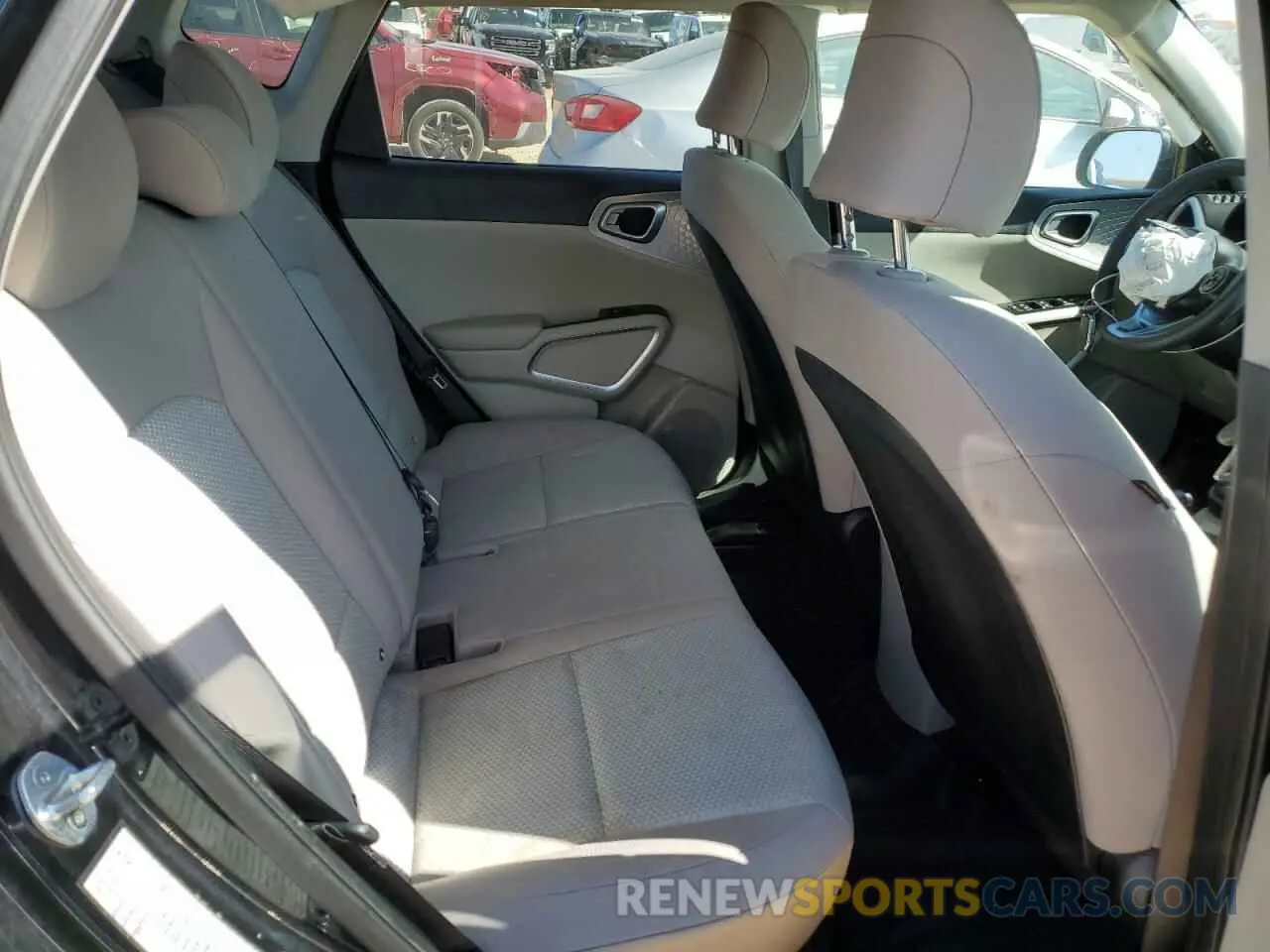 10 Photograph of a damaged car KNDJ23AU8M7774530 KIA SOUL 2021