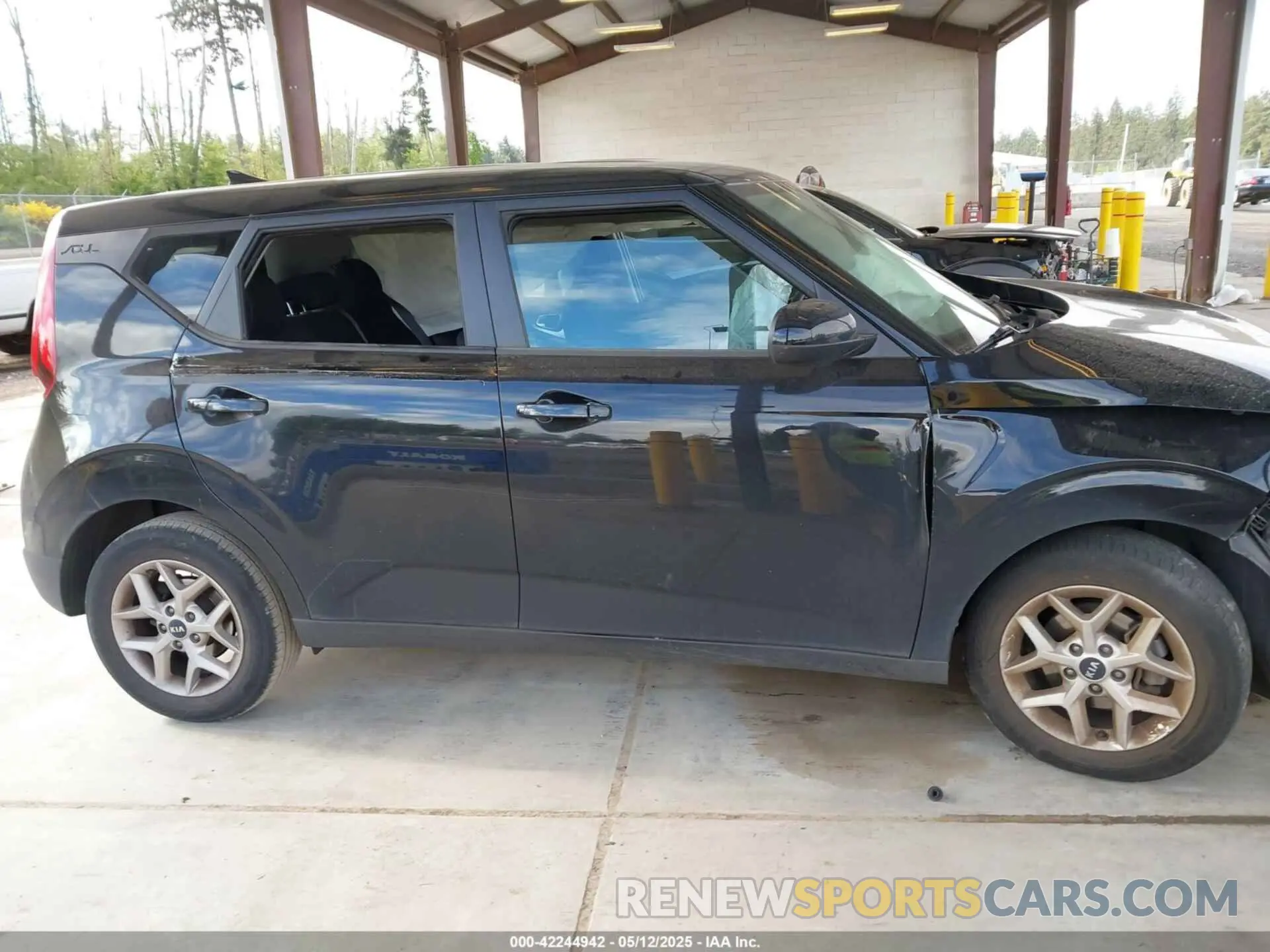 13 Photograph of a damaged car KNDJ23AU9M7125254 KIA SOUL 2021