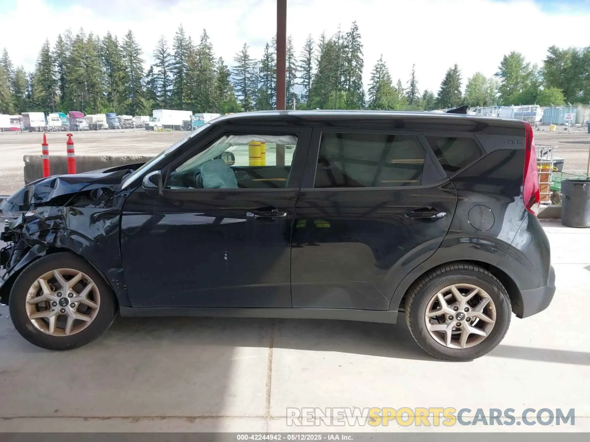 14 Photograph of a damaged car KNDJ23AU9M7125254 KIA SOUL 2021