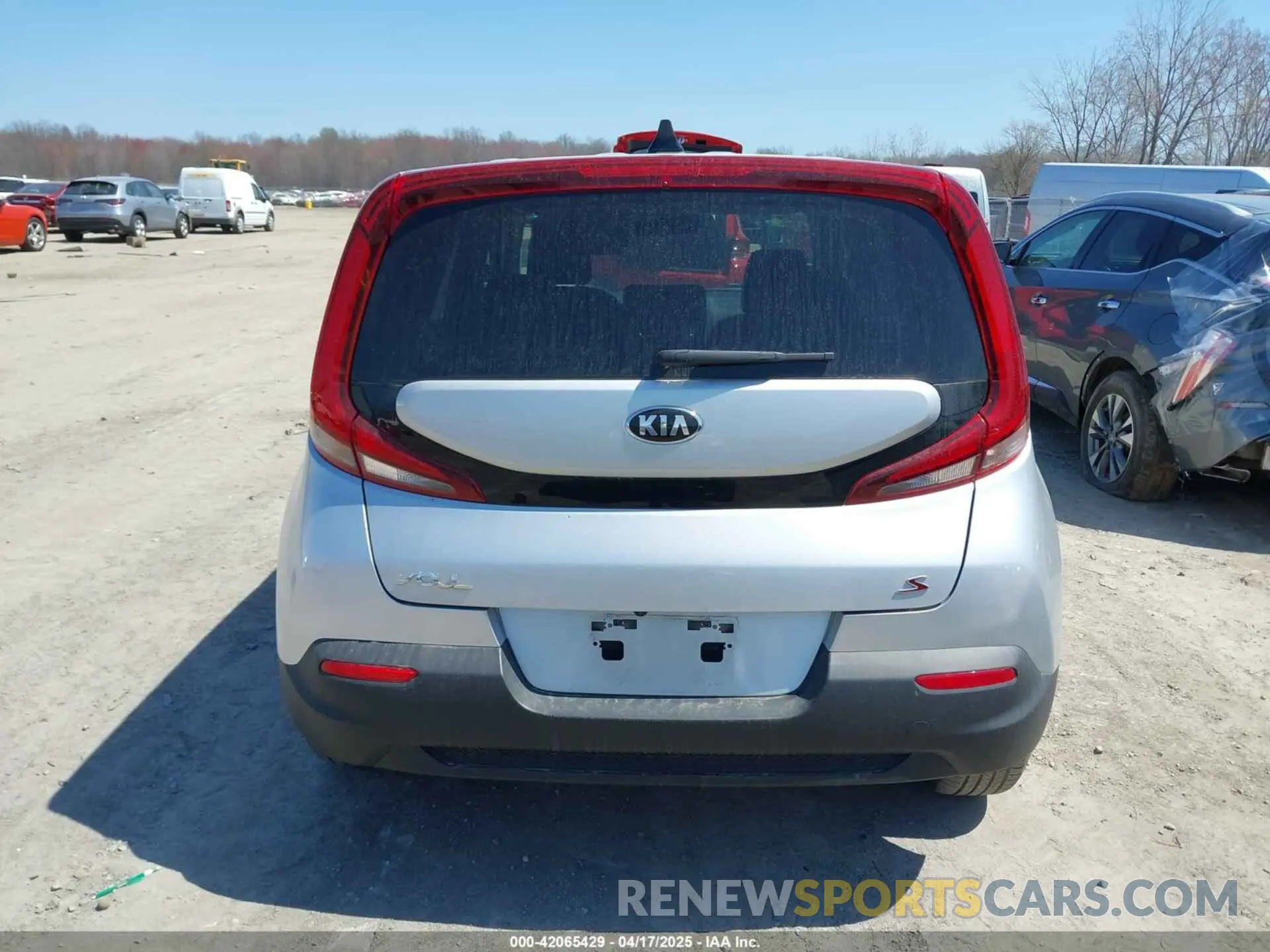 17 Photograph of a damaged car KNDJ23AUXM7782919 KIA SOUL 2021