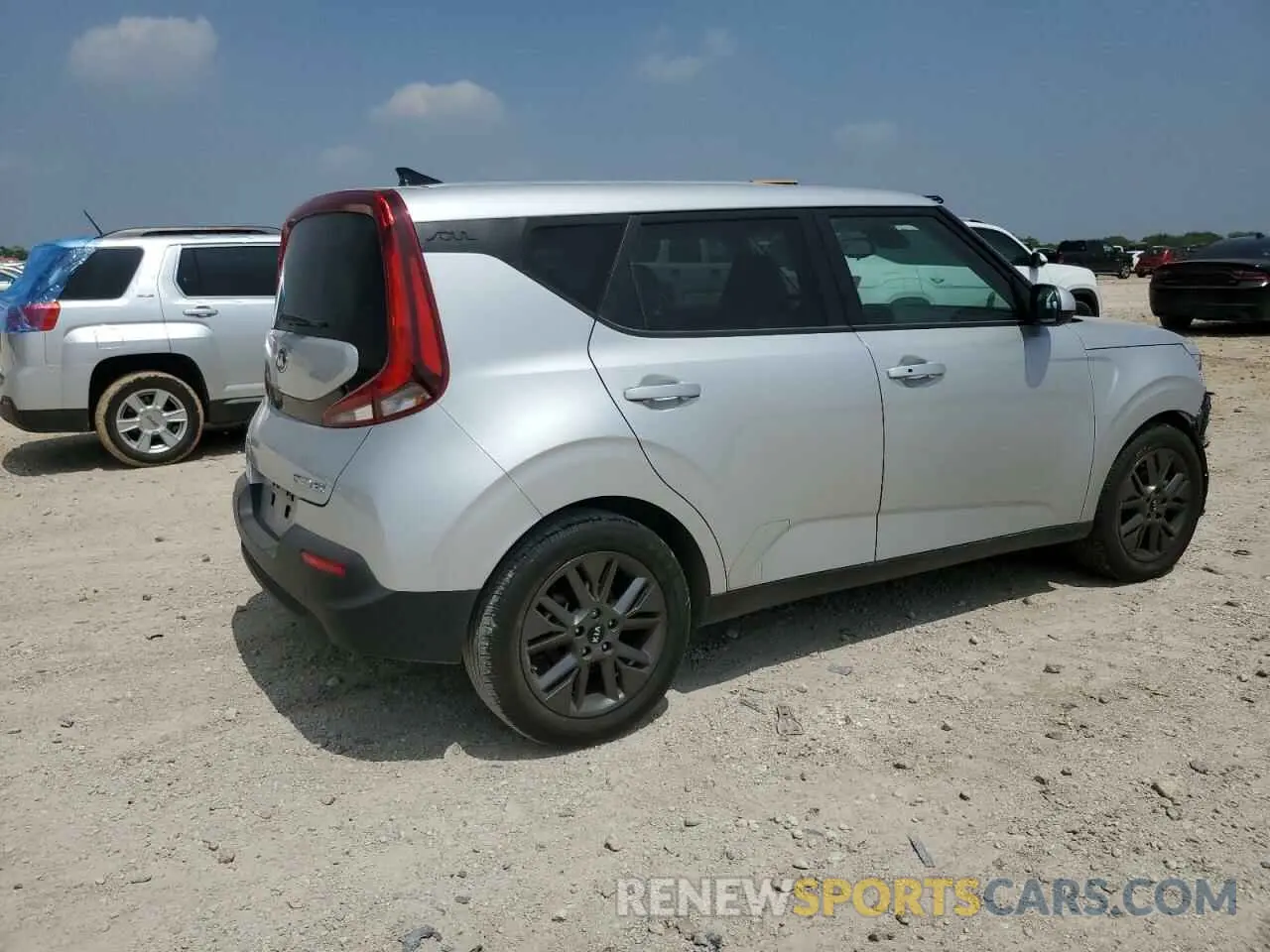 3 Photograph of a damaged car KNDJ33AU0M7764457 KIA SOUL 2021