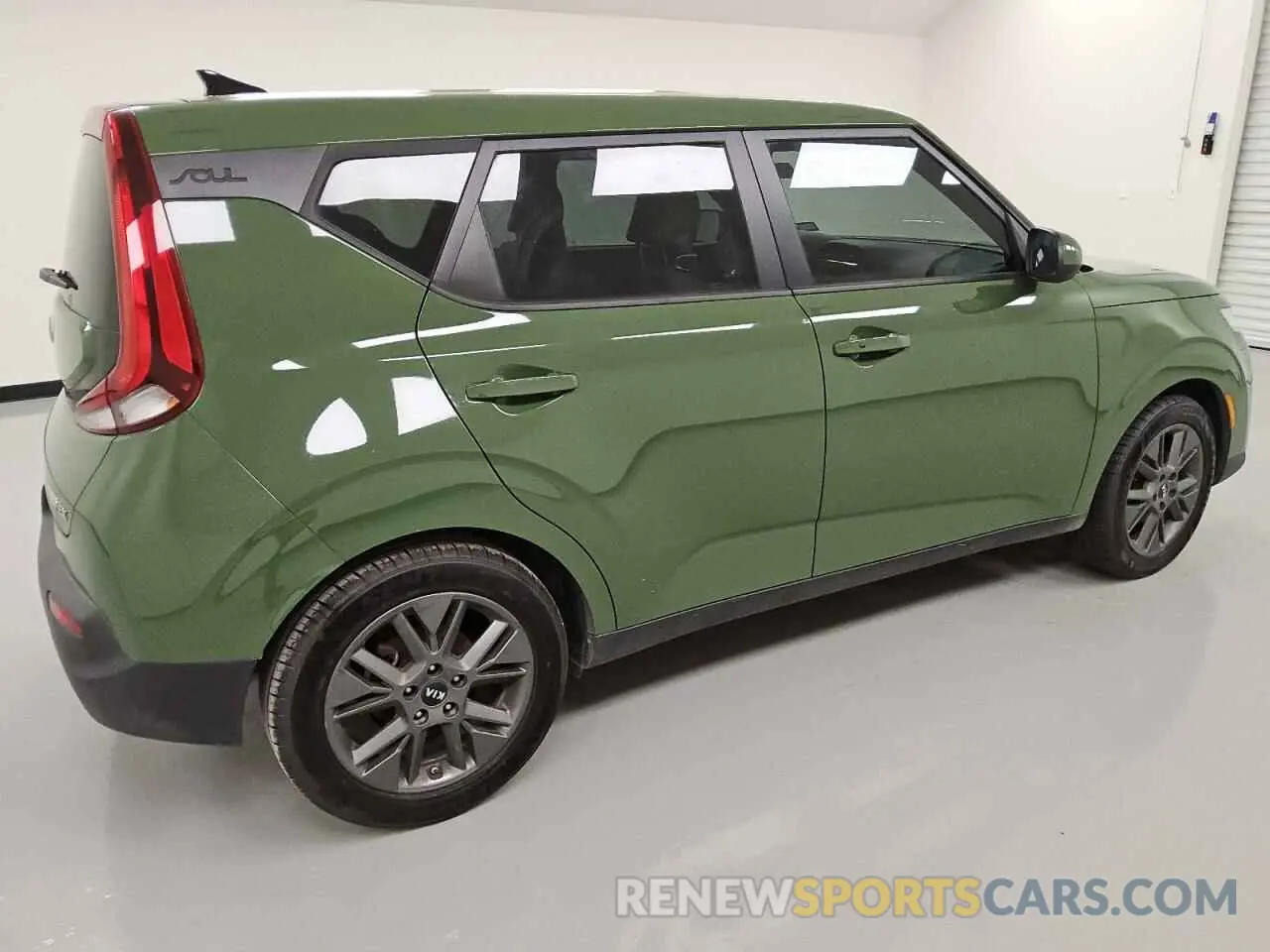 3 Photograph of a damaged car KNDJ33AU1M7126220 KIA SOUL 2021
