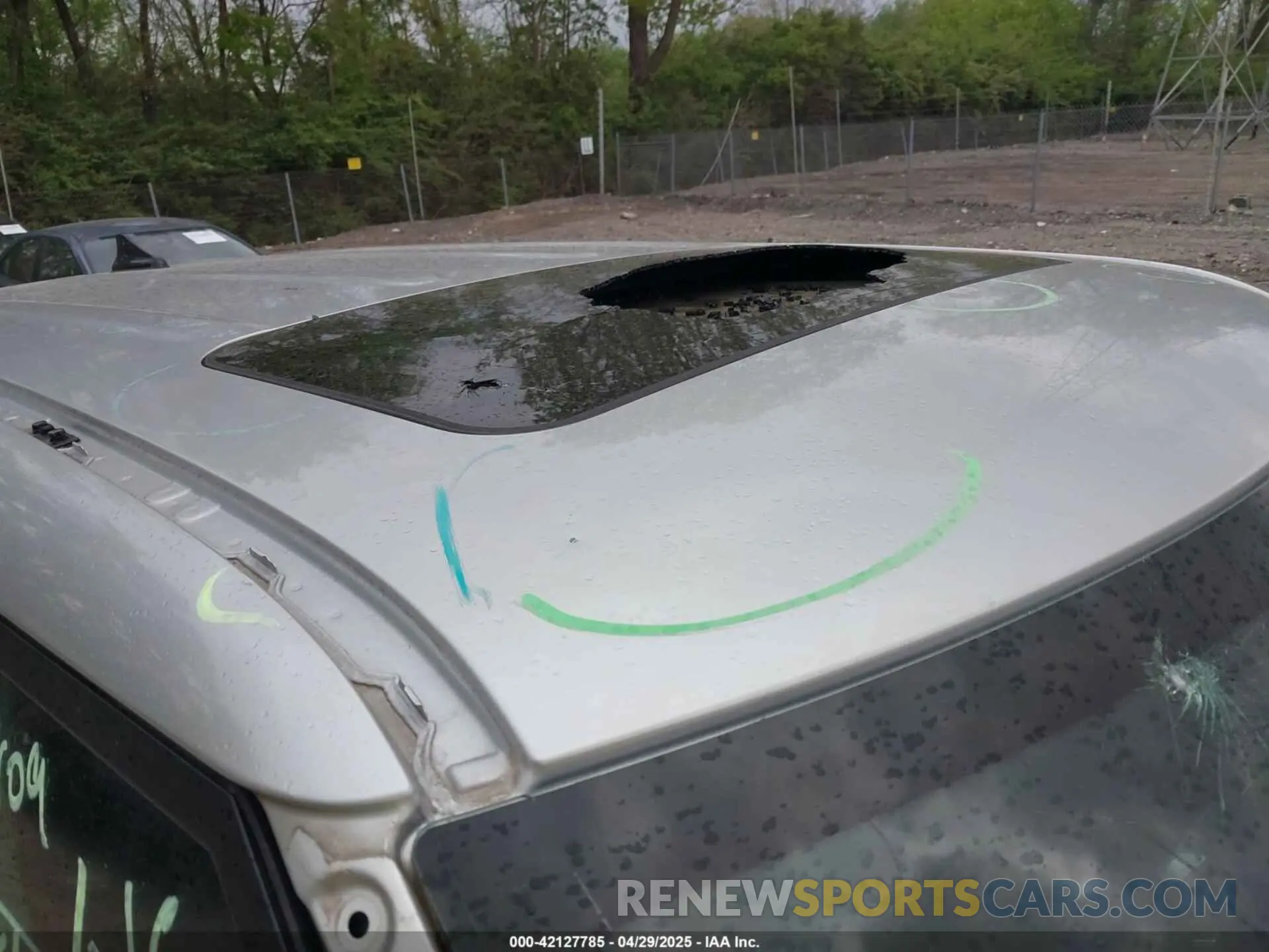 17 Photograph of a damaged car KNDJ33AU1M7756092 KIA SOUL 2021