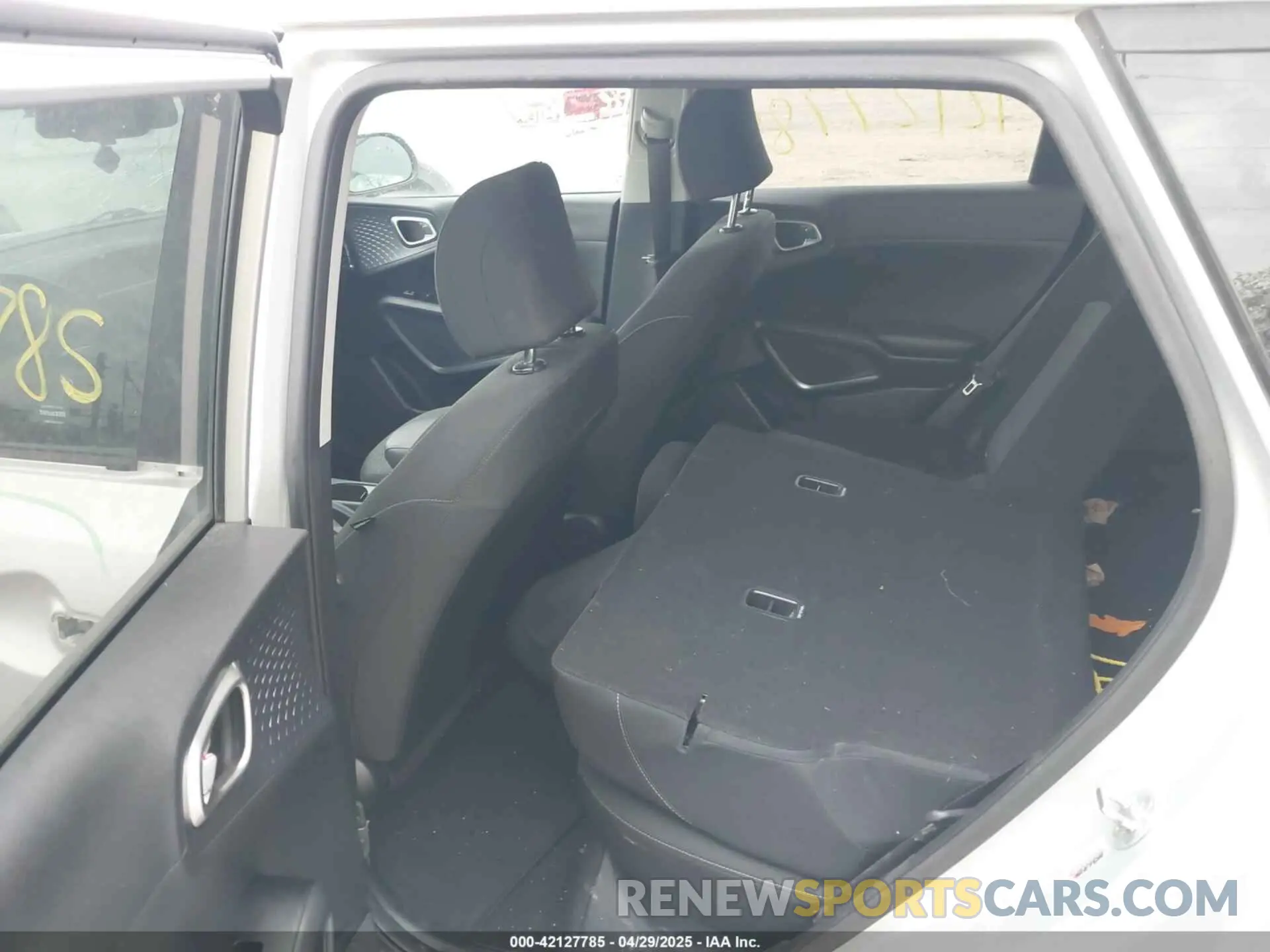 8 Photograph of a damaged car KNDJ33AU1M7756092 KIA SOUL 2021