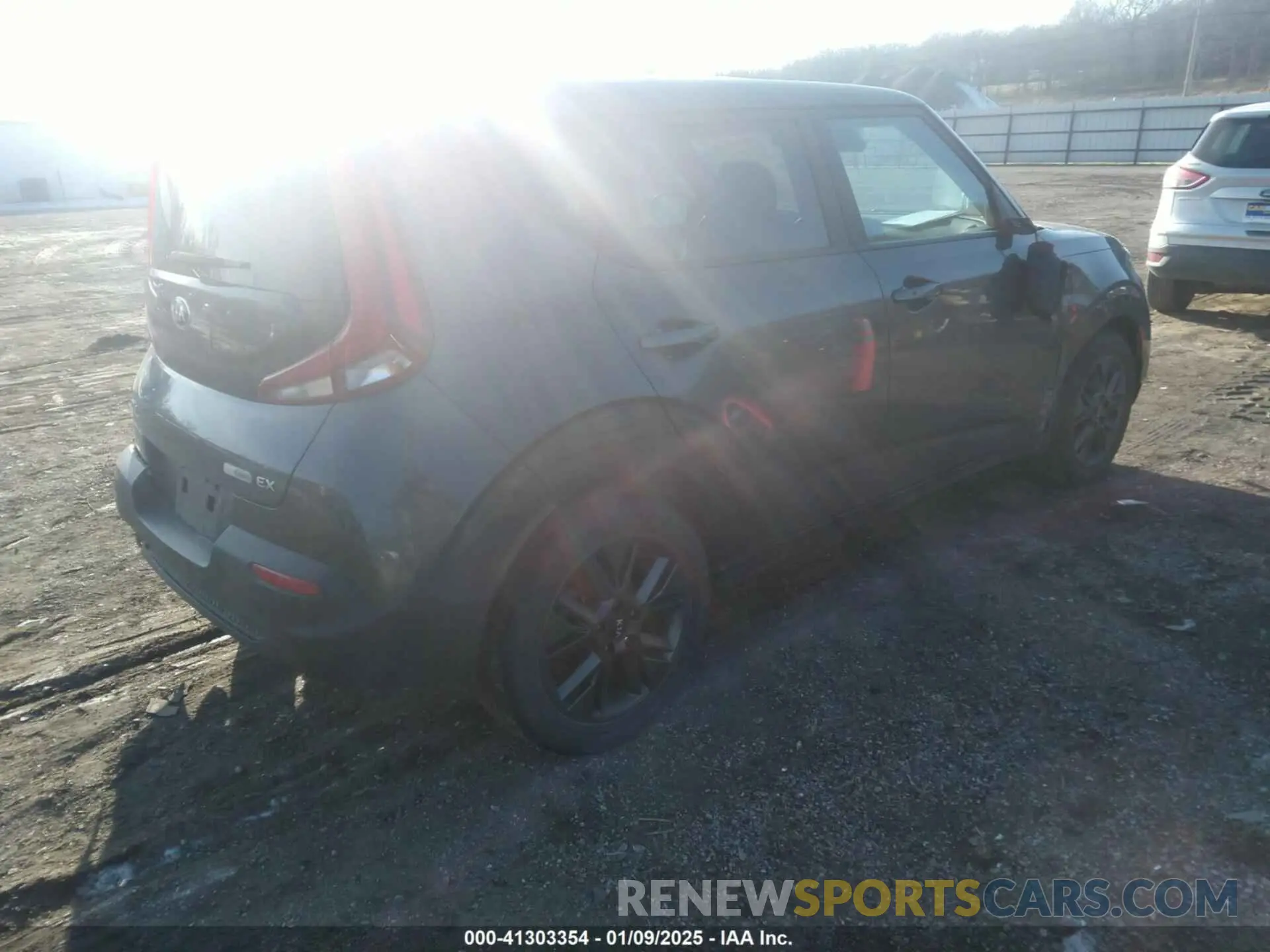 4 Photograph of a damaged car KNDJ33AU1M7789500 KIA SOUL 2021