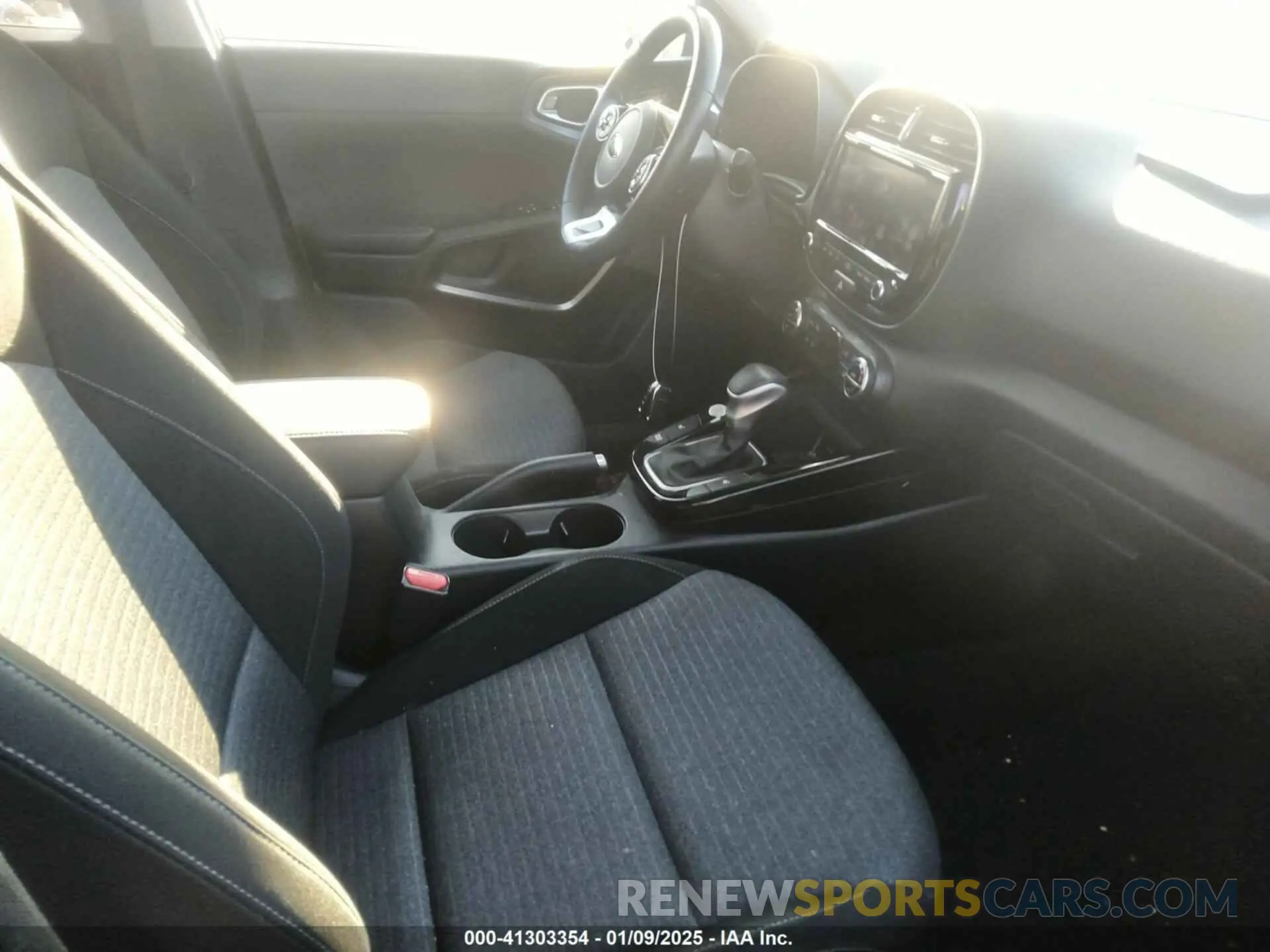 5 Photograph of a damaged car KNDJ33AU1M7789500 KIA SOUL 2021