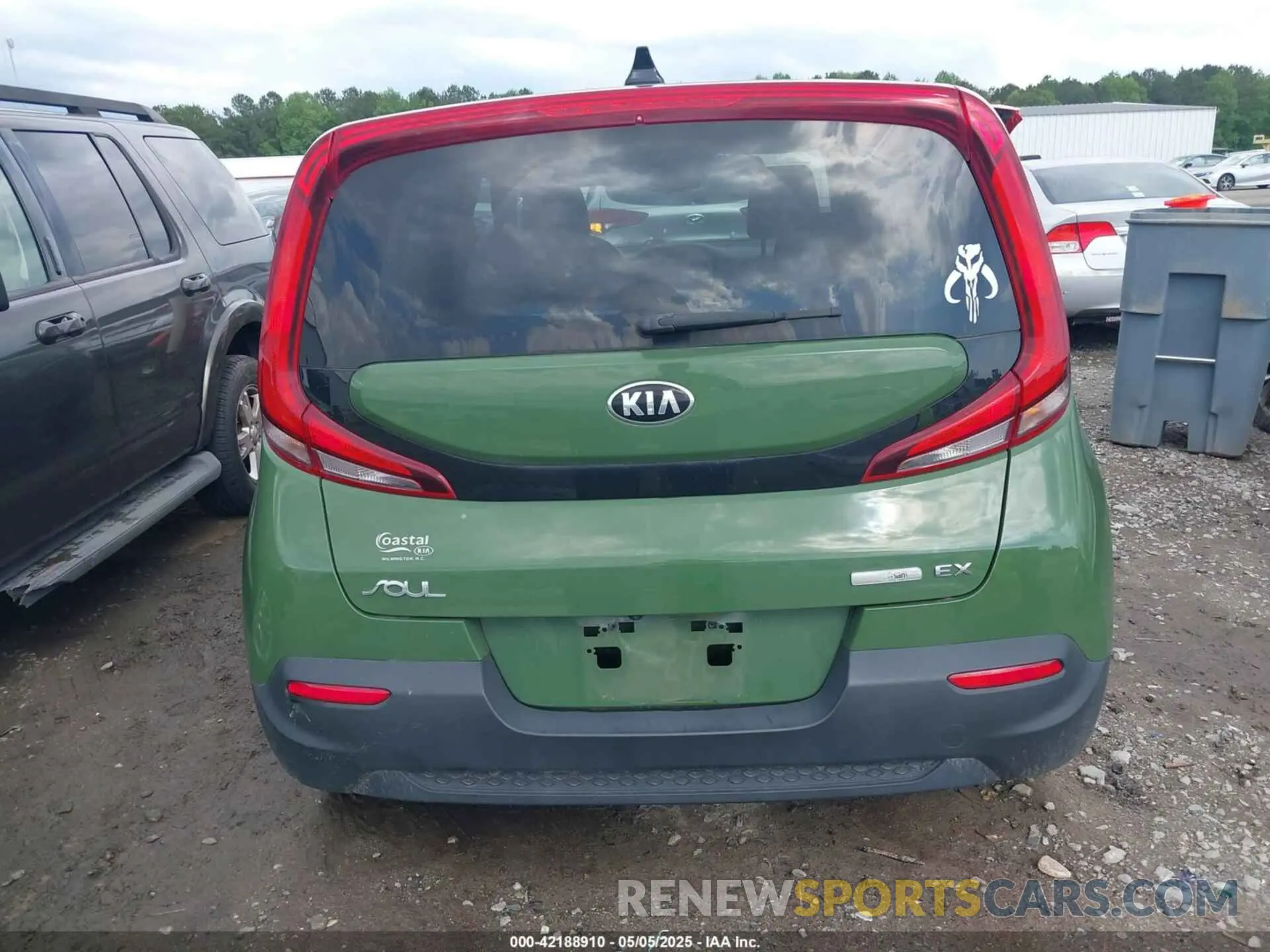16 Photograph of a damaged car KNDJ33AU2M7133287 KIA SOUL 2021