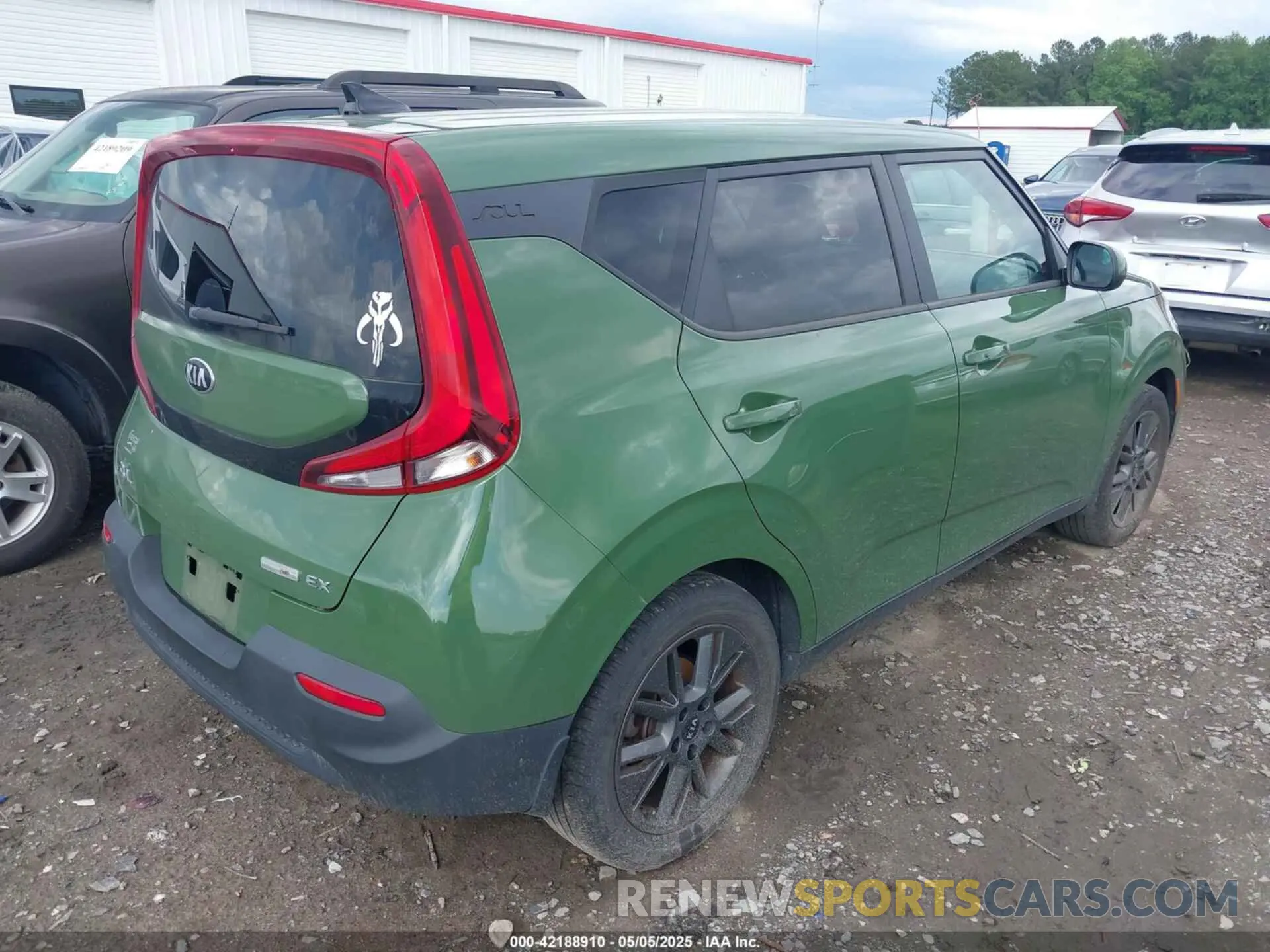 4 Photograph of a damaged car KNDJ33AU2M7133287 KIA SOUL 2021